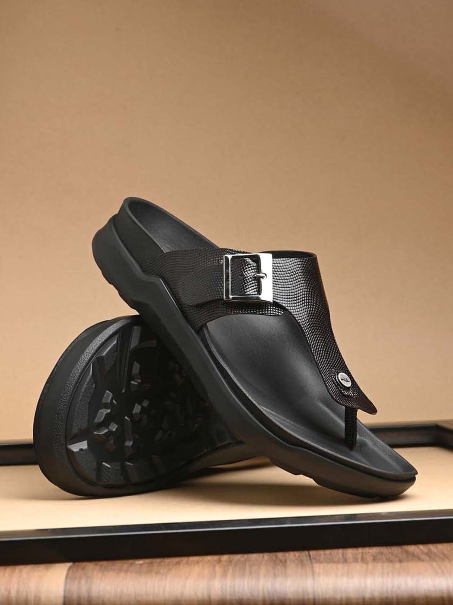 Hitz Men's Brown & Black T-Strap Sandals