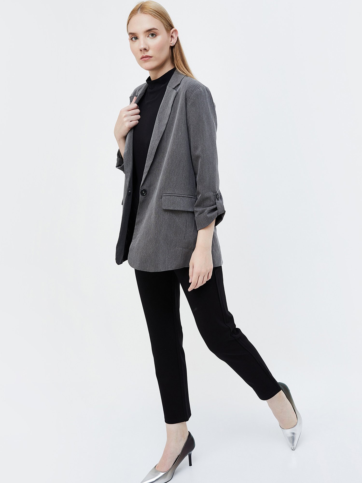 Akkriti by Pantaloons Off-White Self Pattern Shrug