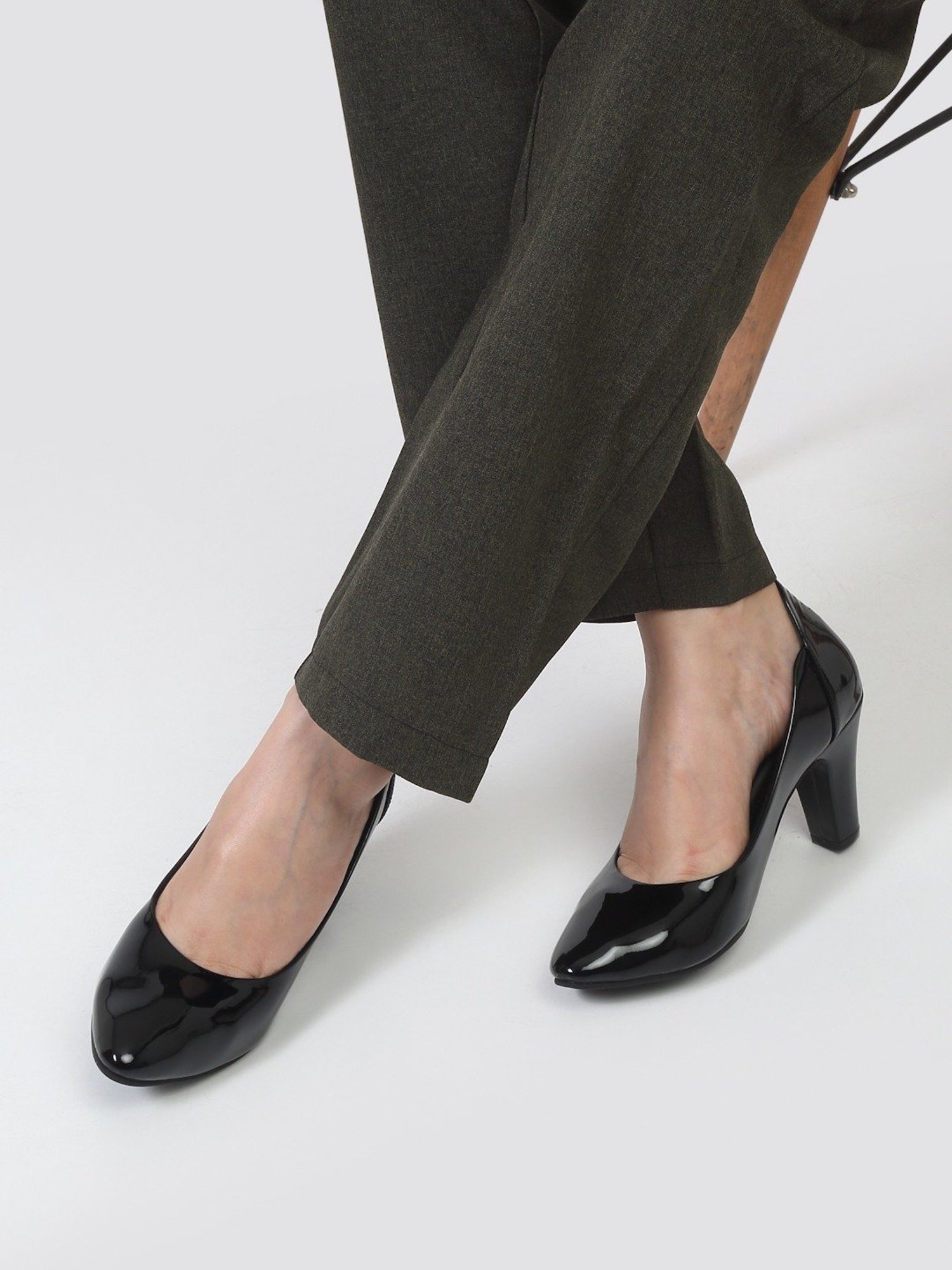 Flat N Heels Women's Black Formal Pumps