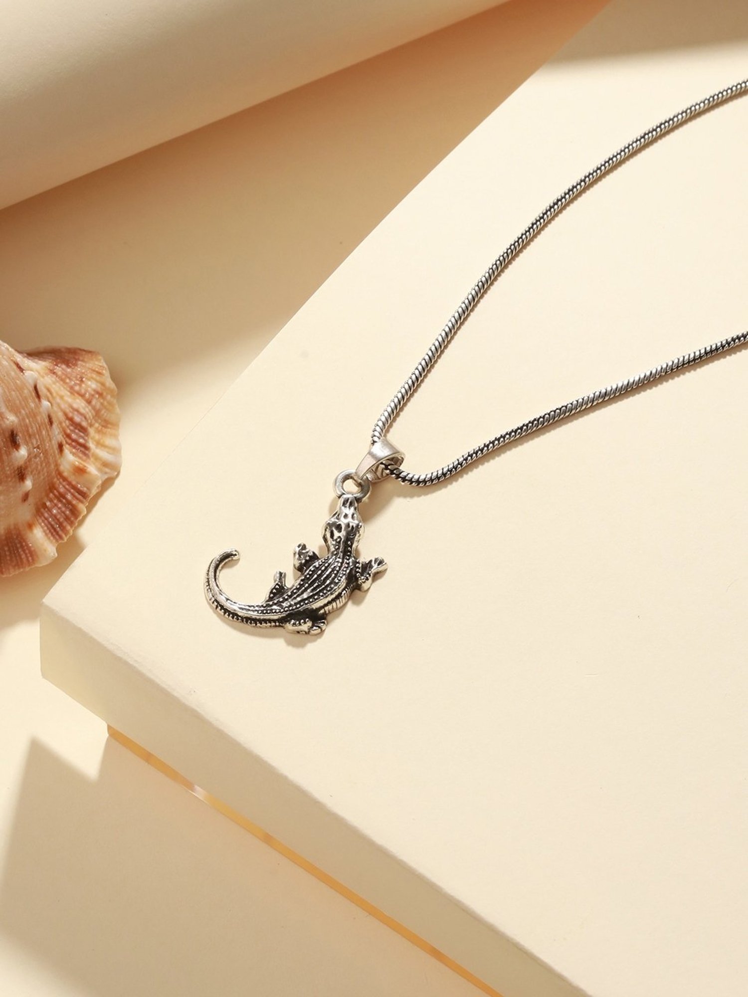 Bold by Priyaasi Crawling Lizard Black Casual Pendant With Chain for Men