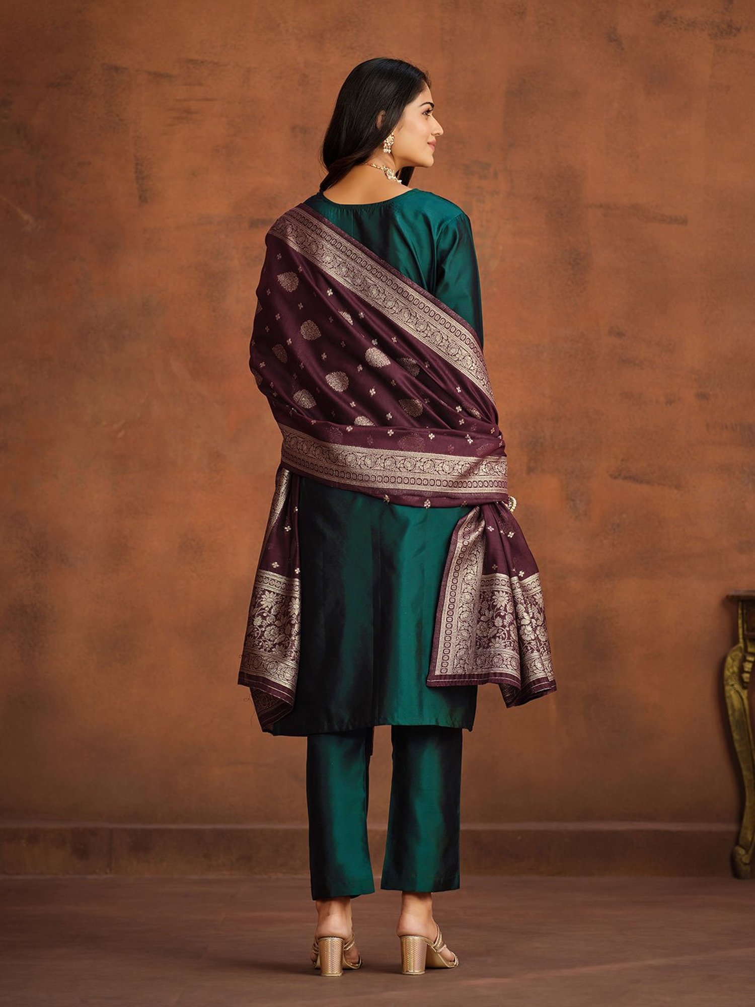 Ishin Green Embroidered Kurta With Pant & Dupatta