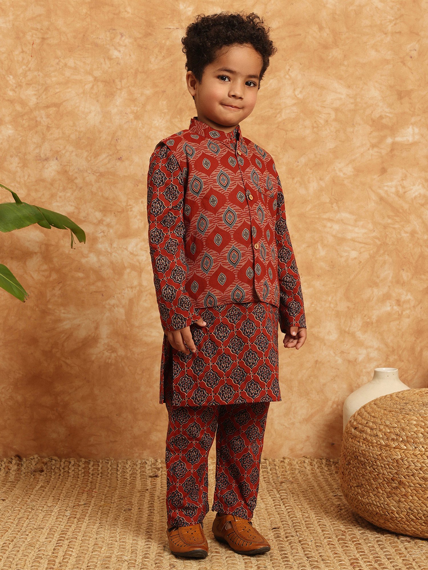 READIPRINT FASHIONS Kids Maroon & Blue Printed Full Sleeves Kurta, Pyjamas with Nehru Jacket