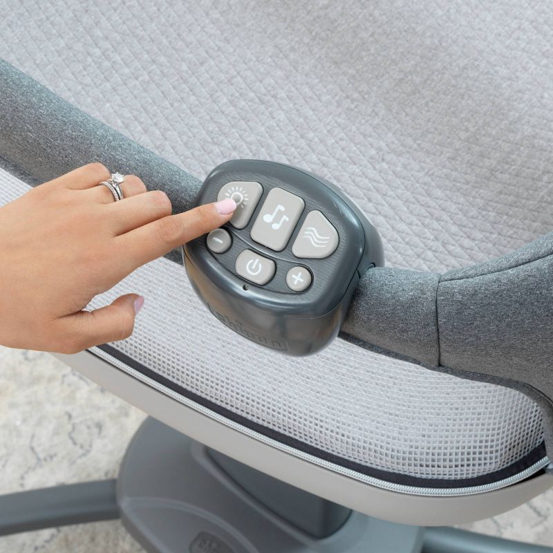 Simmons Kids' Silent Auto Gliding Deluxe Bassinet - Embossed Paisley