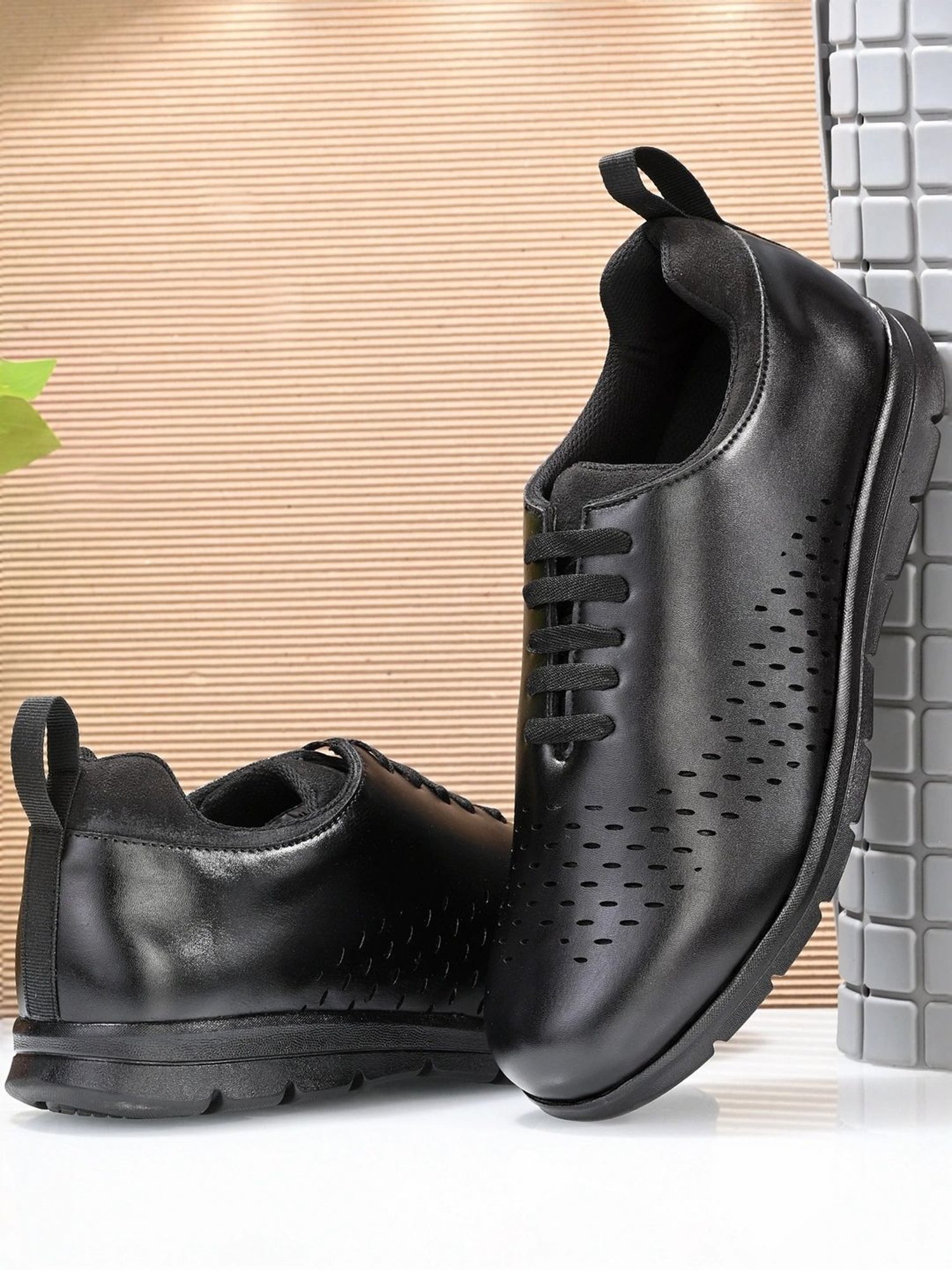 Hoversole Men's Rick Black Oxford Shoes