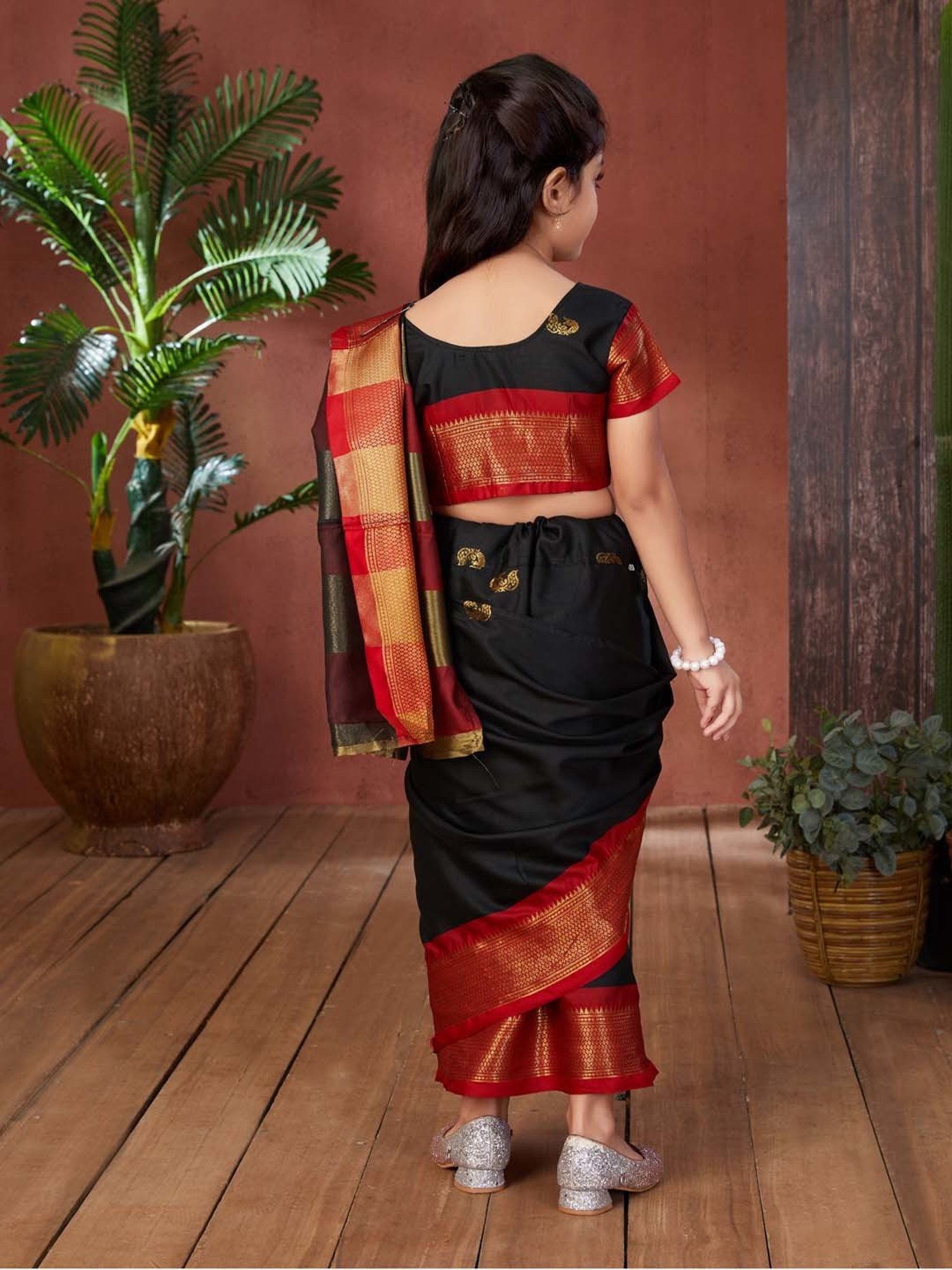 LilPicks Kids Green & White Regular Fit Saree