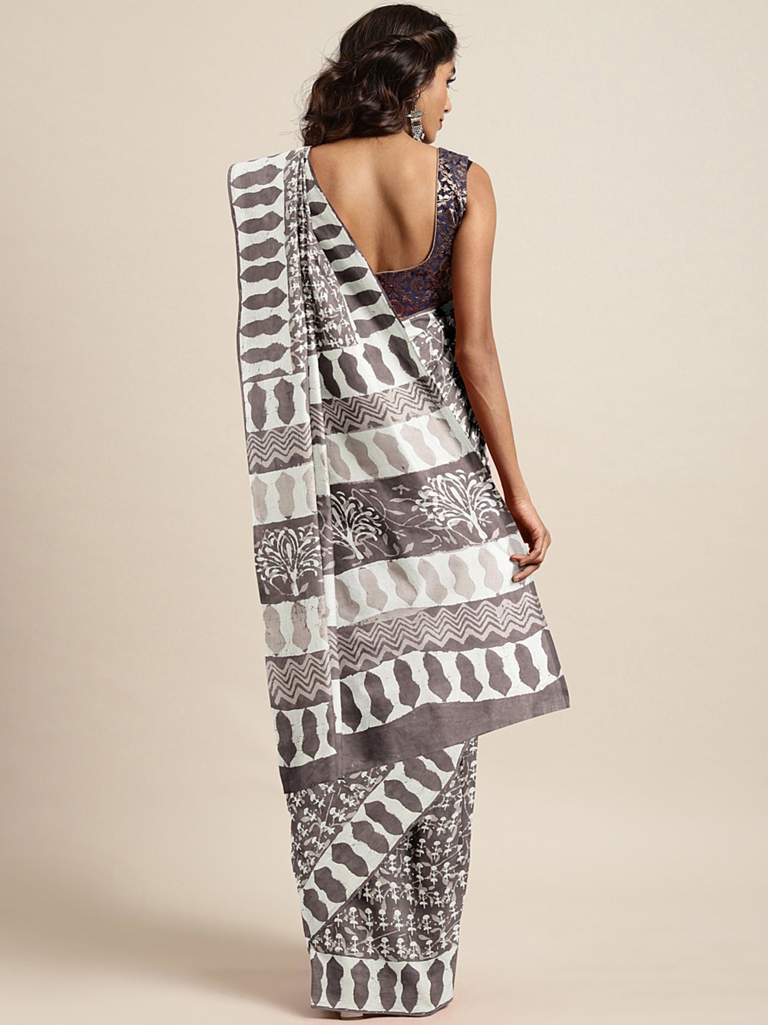 Kalakari India White & Grey Cotton Printed Saree With Unstitched Blouse