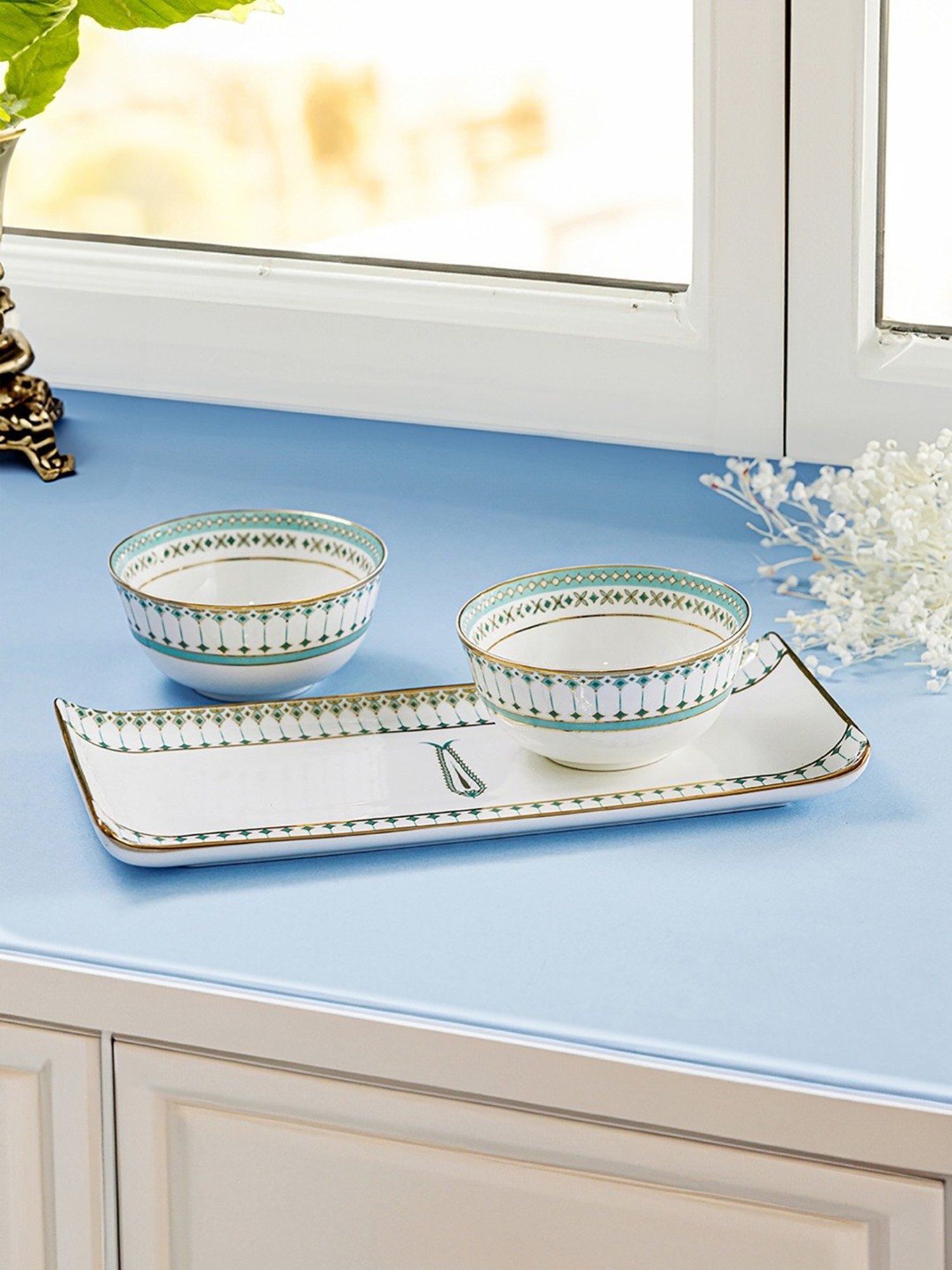 Trovea's Momentum 24K Gold Green Ceramic Bowls and Tray Set