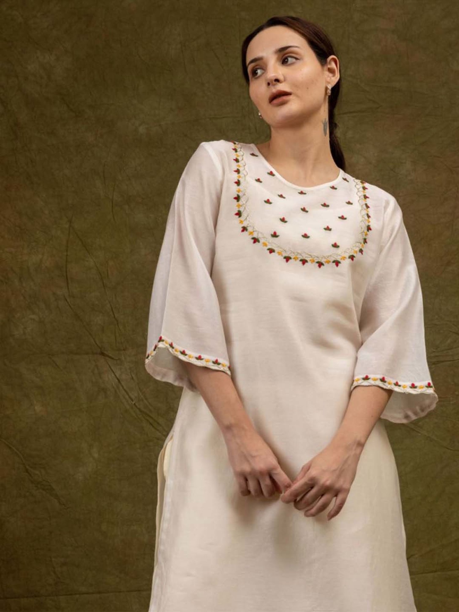 Mushio Off White Tenera Hand Embroiderd Chanderi Silk Kurta With Slip