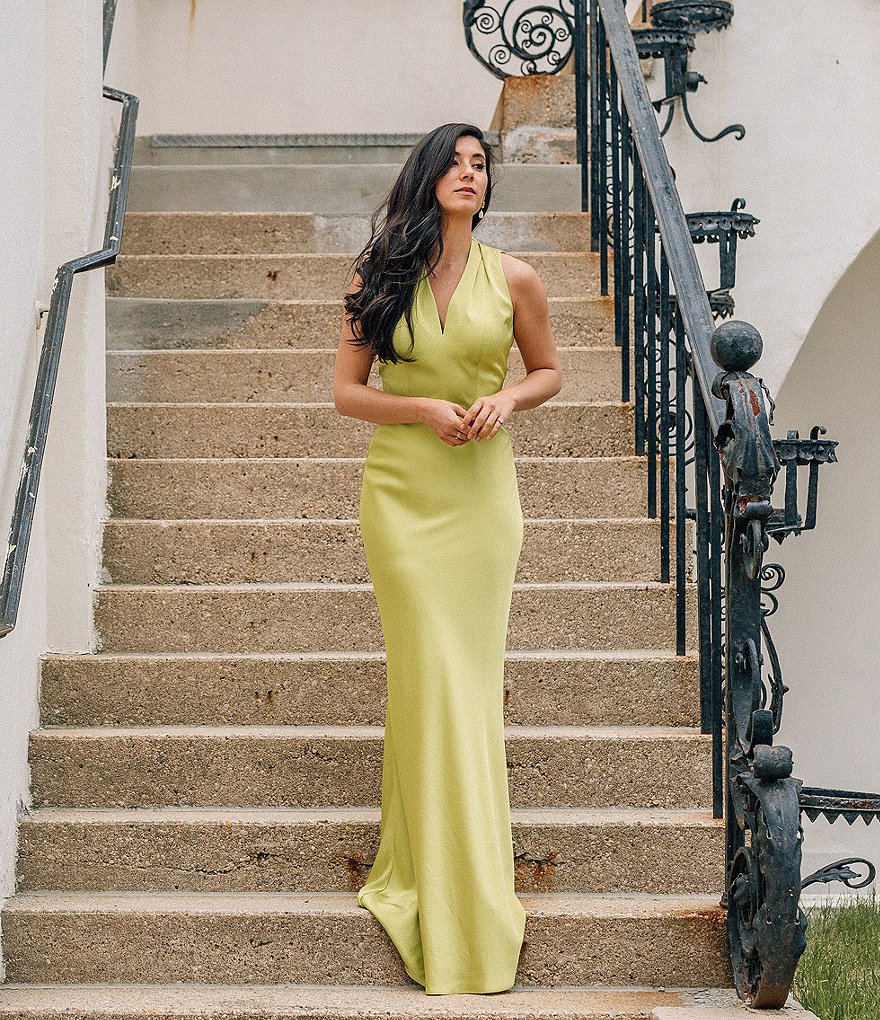 Kay Unger Fallon Halter V-Neck Sleeveless Hammered Charmeuse Gown