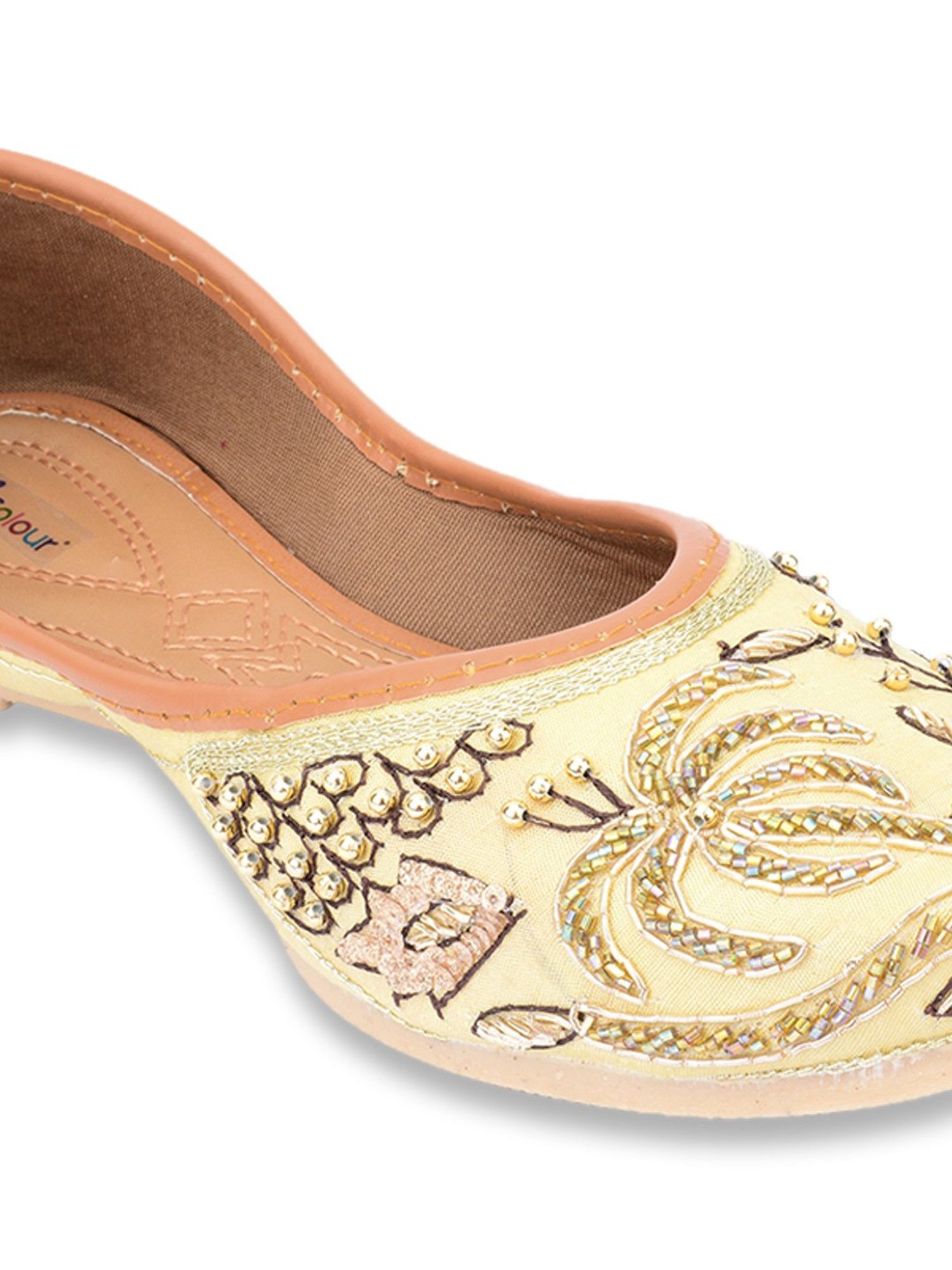Desi Colour Women's Cream Ethnic Juttis