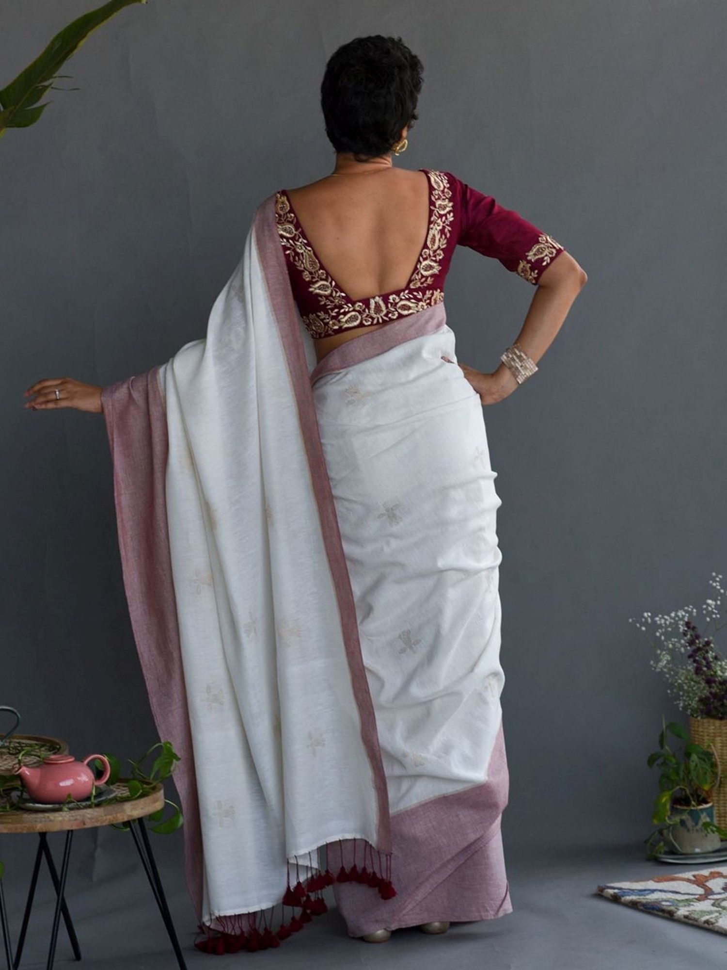Suta Off-White Cotton Woven Saree Without Blouse