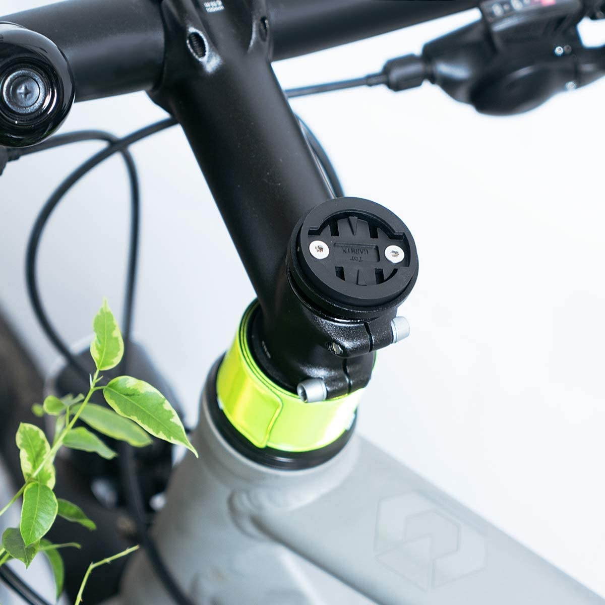 kwmobile 1x Bicycle Mount Compatible with Garmin Edge/Bryton Rider/CatEye - Set of 1 Top Cap Mounts for Bike GPS Navigation