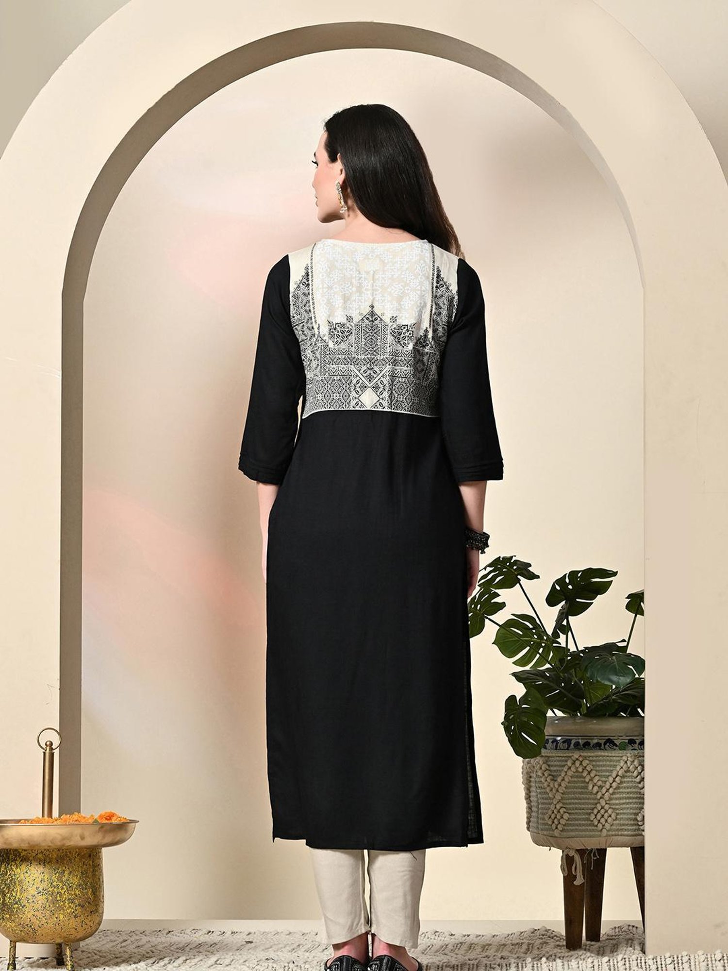 DECKEDUP Black Rayon Embroidered Kurta