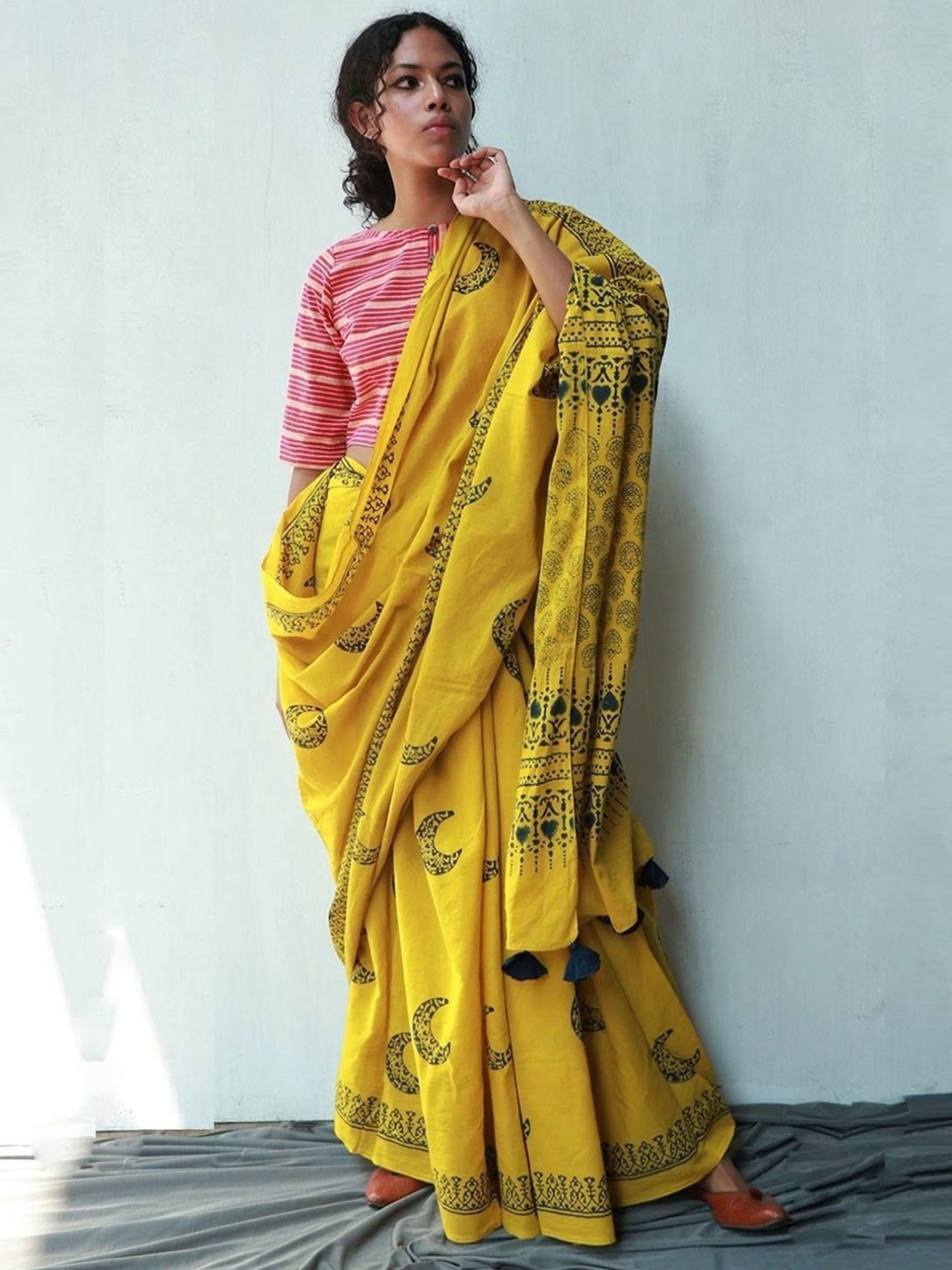 Chidiyaa Yellow Fly Me to the Moon Daisy Handblockprinted Cotton Saree