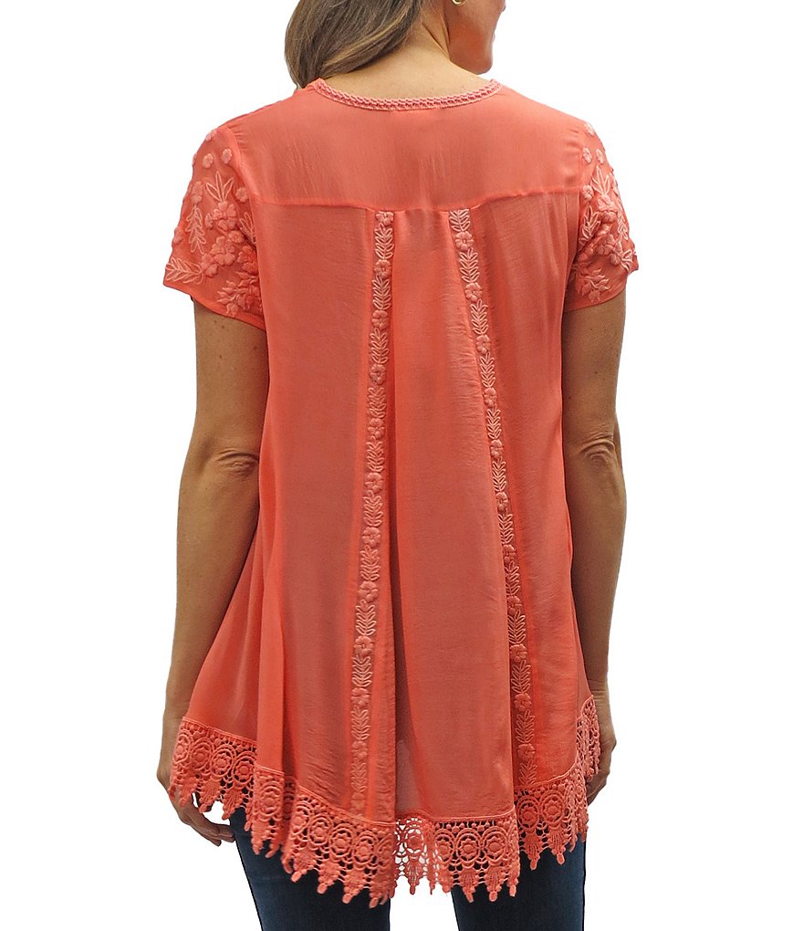 Karyn Seo Mahalia Vintage Tonal Embroidered V-Neck Short Sleeve Lace-Hem Hi-Low Tunic