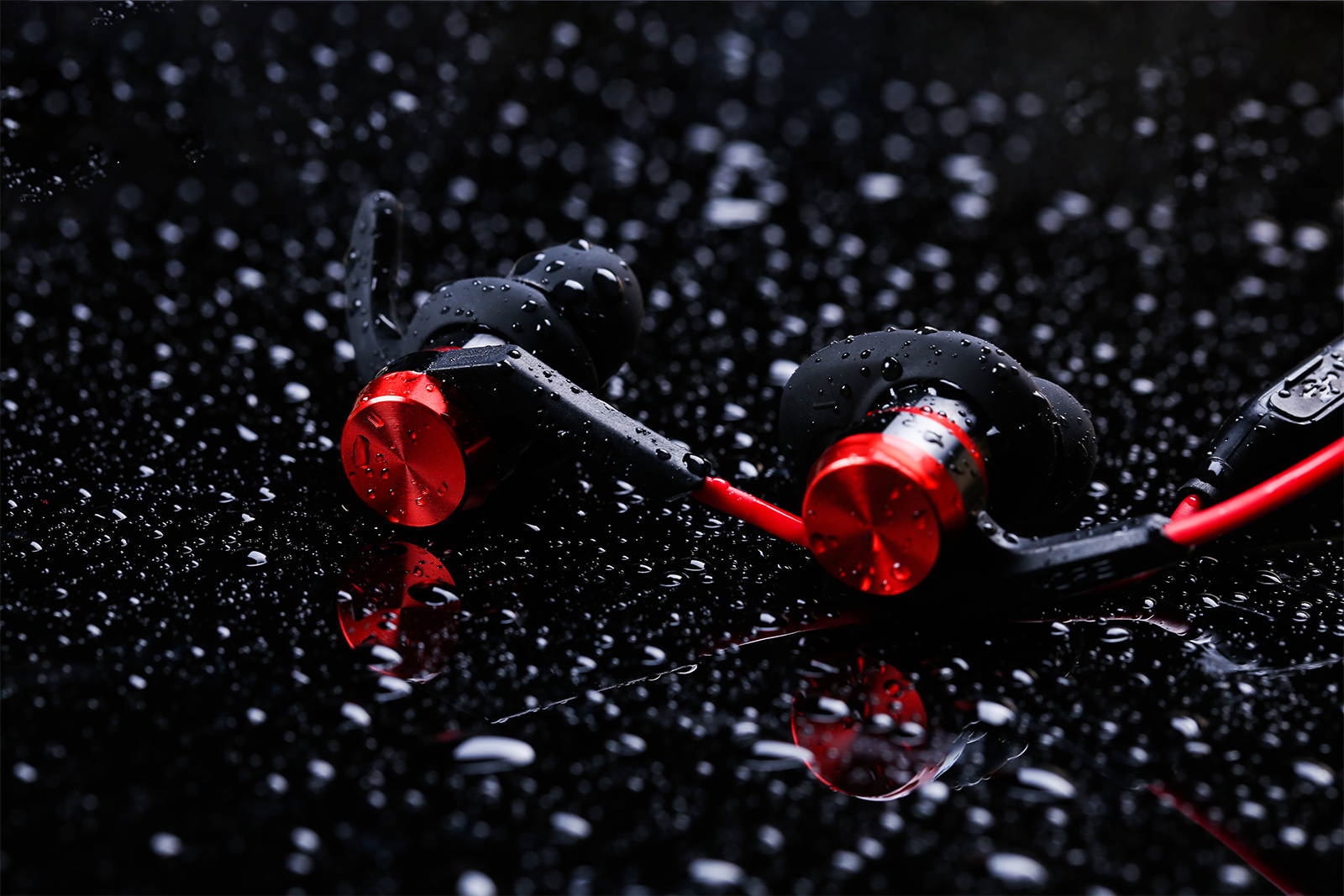 1MORE iBFree Bluetooth 4.2 Sports Earphones Wireless Headphones IPX6 Waterproof Anti Slip with Microphone - E1018BT Black