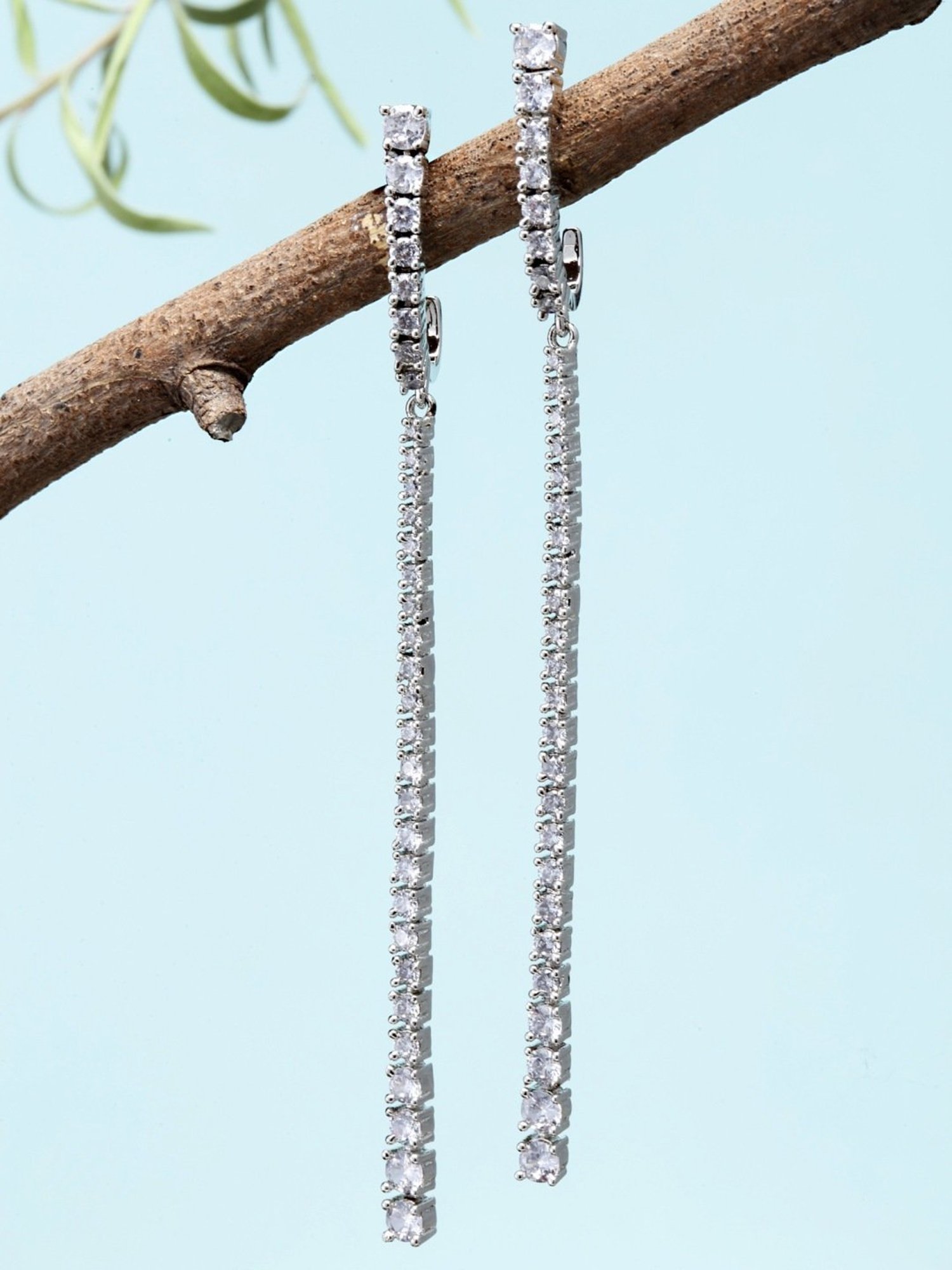 Karatcart Silver Drop Earrings for Women