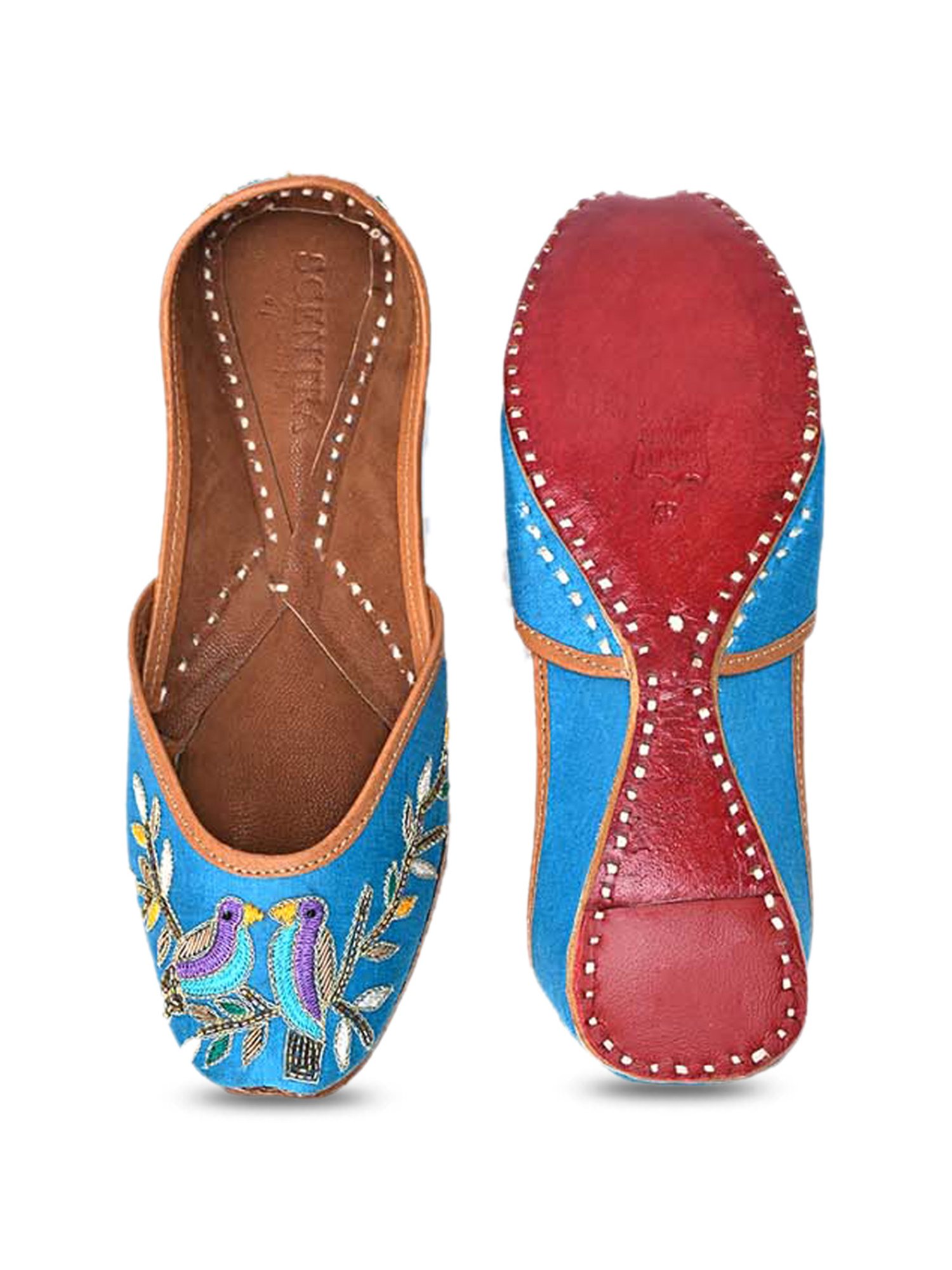 Scentra Women's Blue Ethnic Juttis