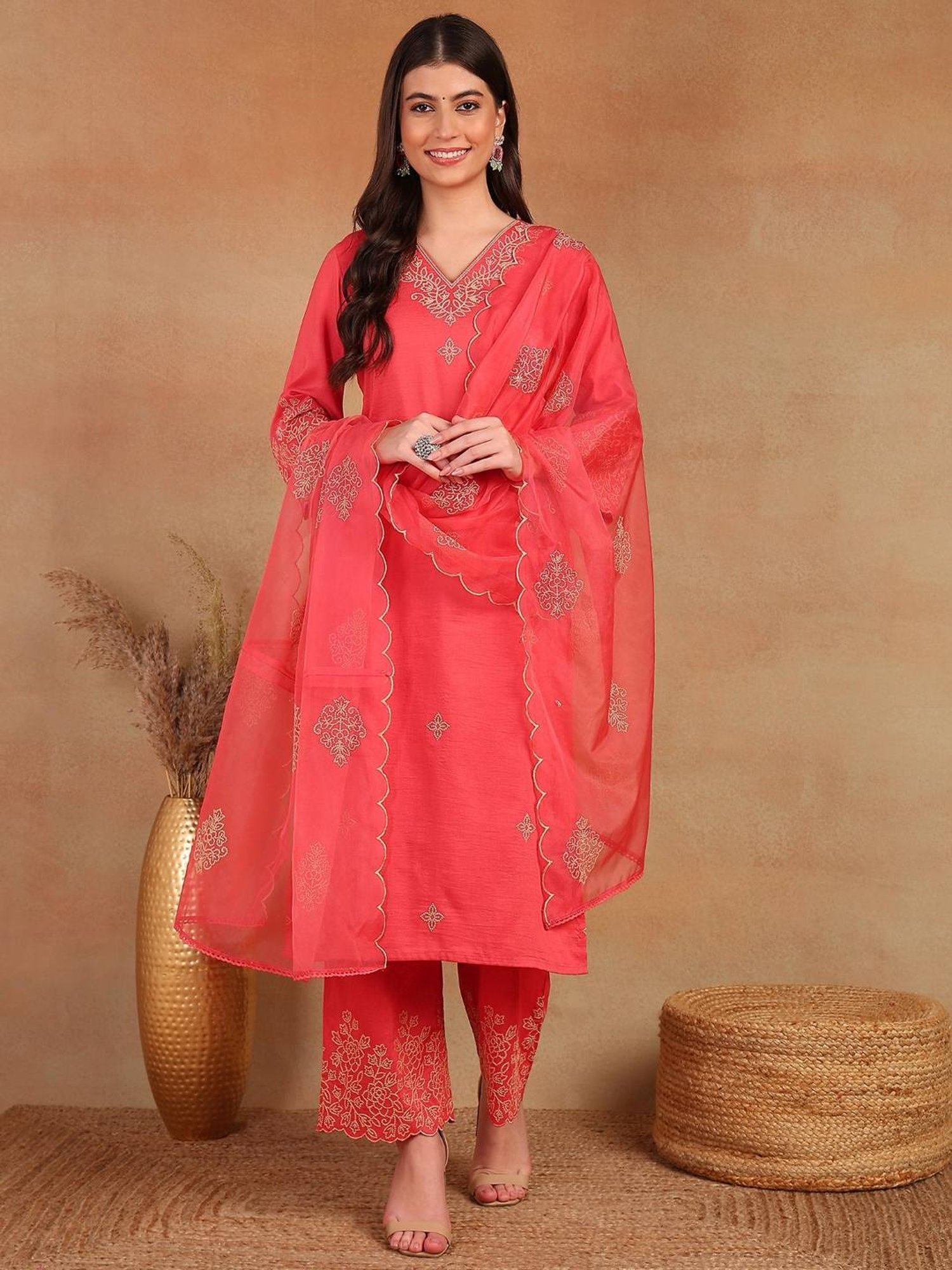 Vaamsi Pink Embroidered Kurta Pant Set With Dupatta