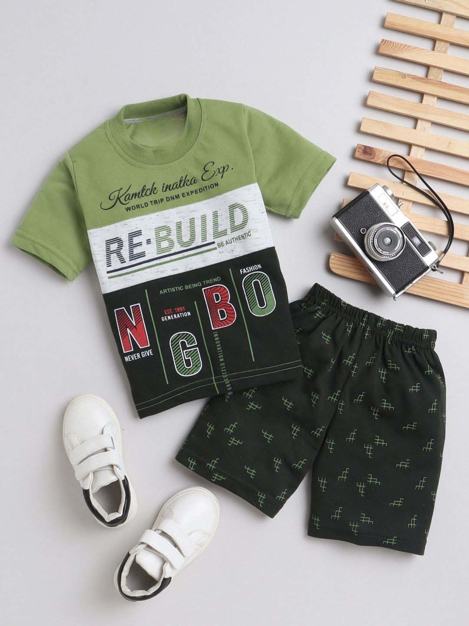 Fourfolds Unisex Green Printed Clothing Set