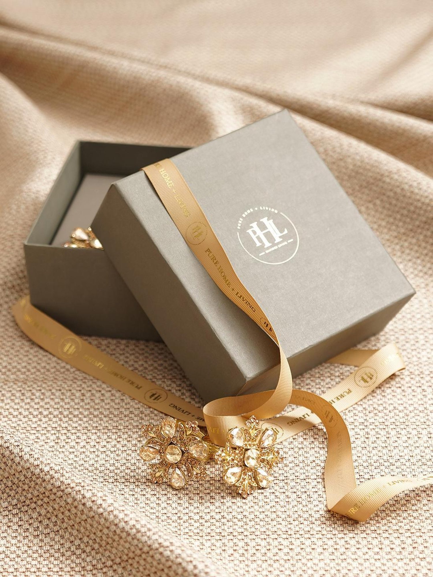 ExclusiveLane The Dancing Peacock Brown Sheesham Wood Napkin Holder - Set of 1