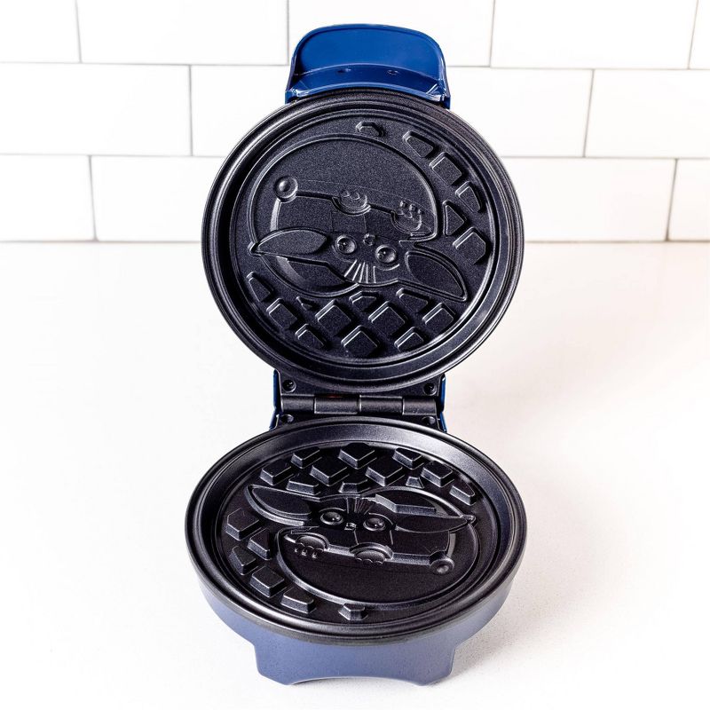 ChefChoice Five of Hearts Waffle Maker - Black