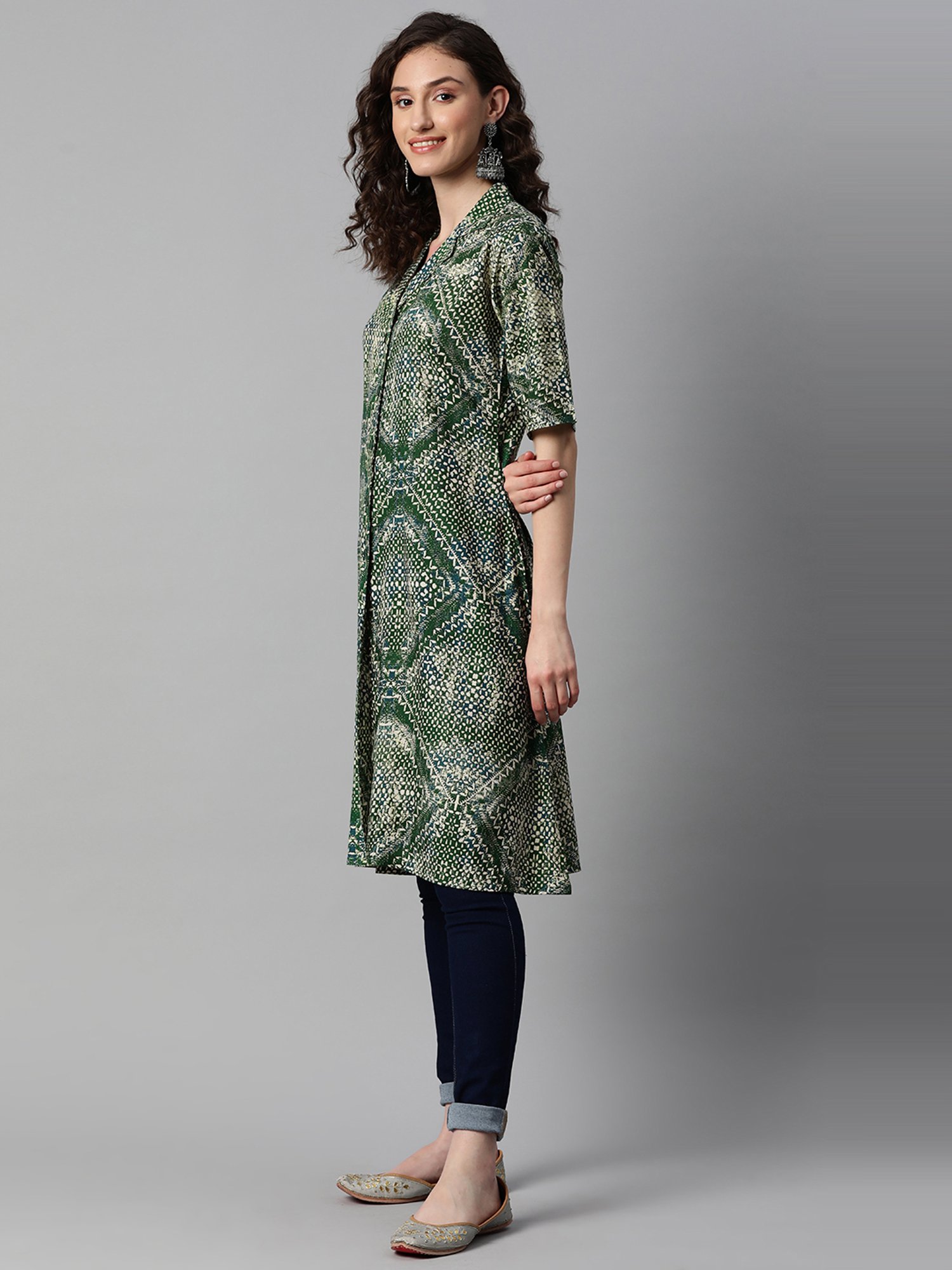 Indibelle Green Printed Long Shrug