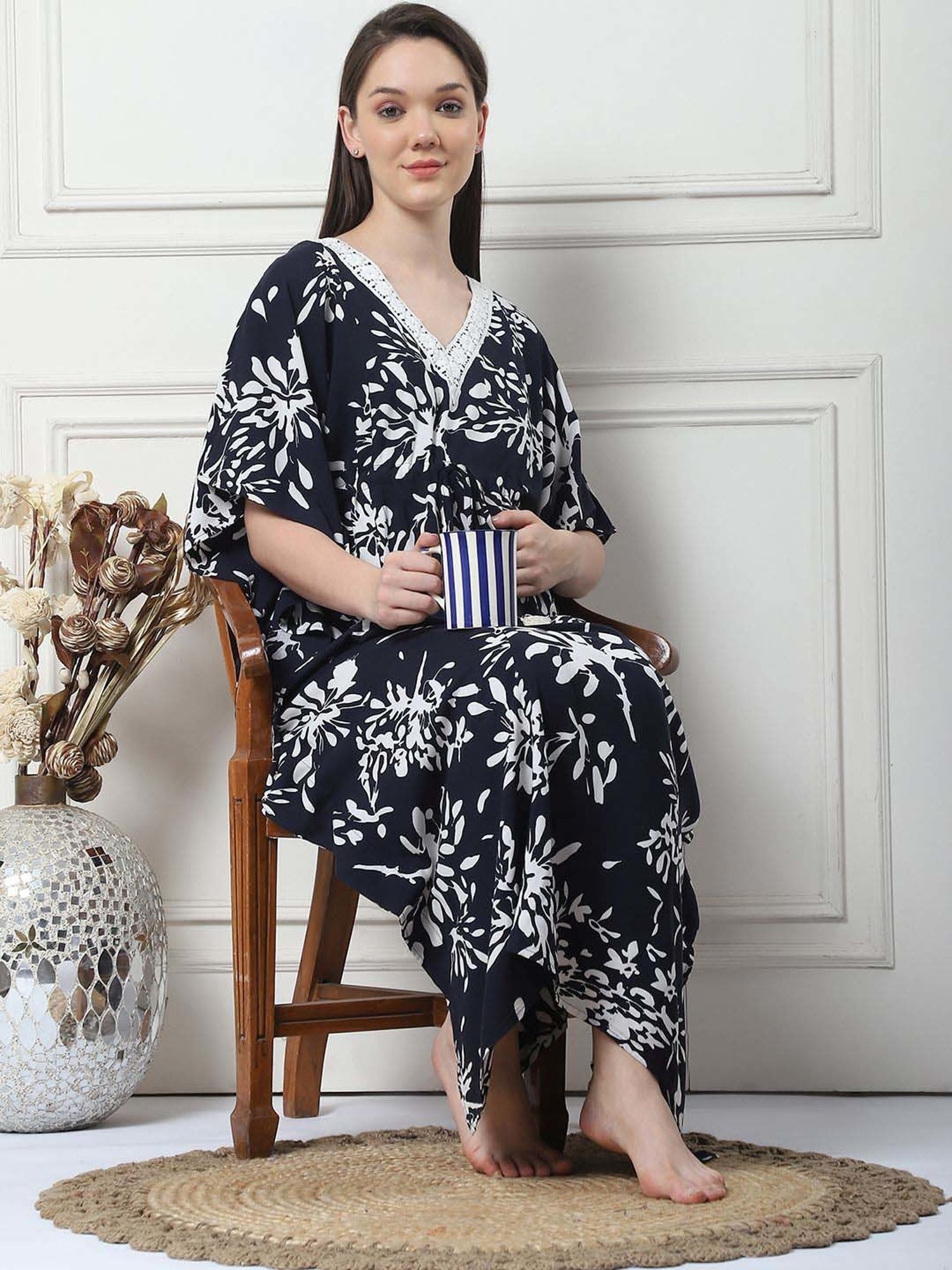 Secret Wish Black Rayon Floral Straight Kaftan