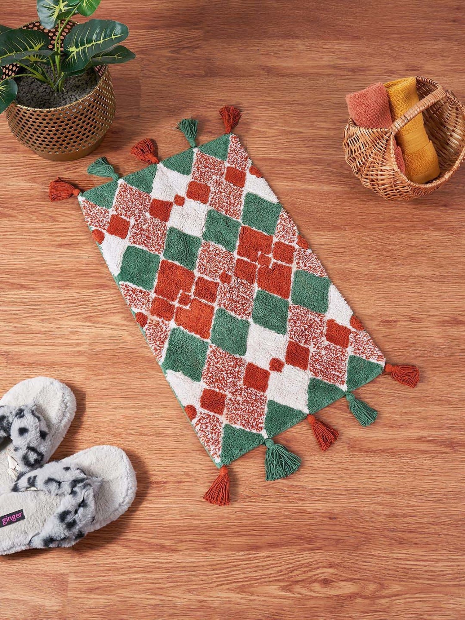 Living Scapes by Pantaloons Multicolor Cotton Woven Bath Mat With Tassels