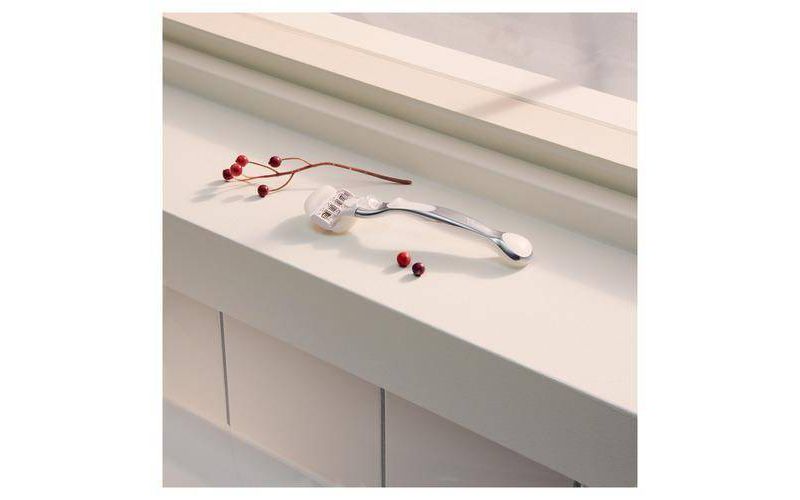 Venus ComfortGlide with Olay Women's Razor + 2 Razor Blade Refills Sugarberry