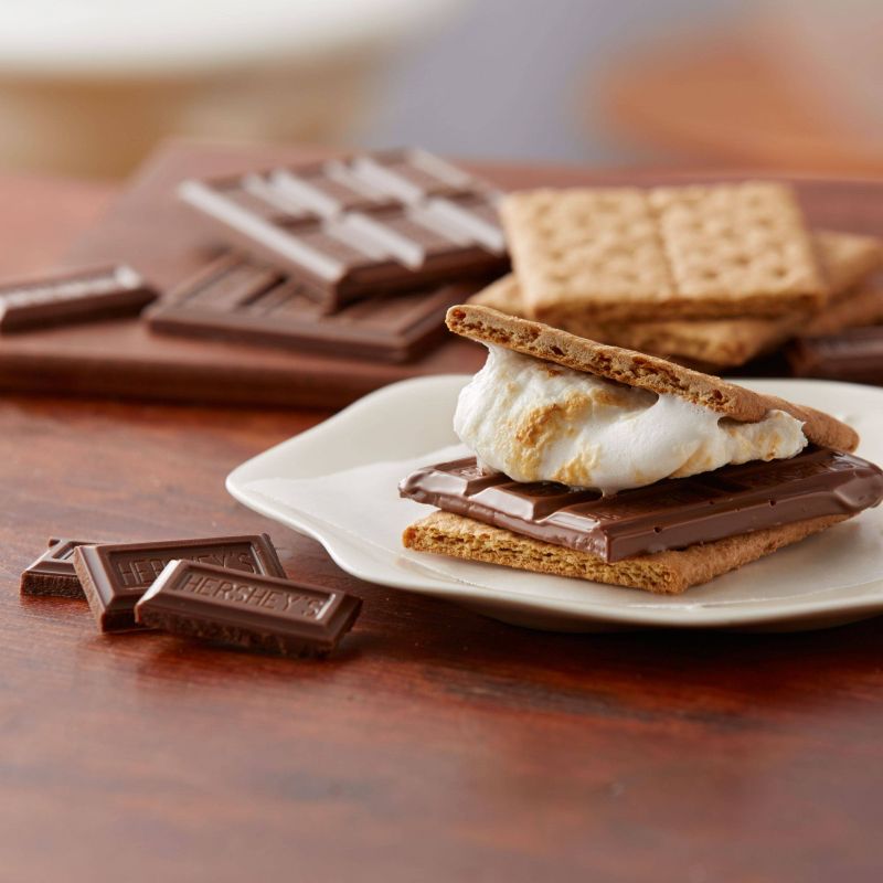 Hershey's Milk Chocolate, Dark Chocolate and White Crème Assortment Candy Bars Variety Pack - 27oz/18ct