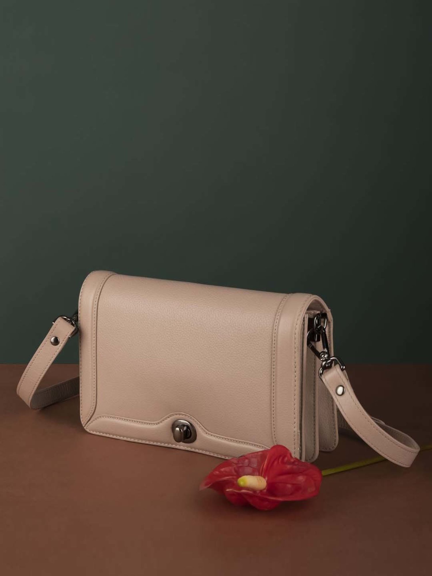 Mai Soli Pink Solid Medium Sling Handbag