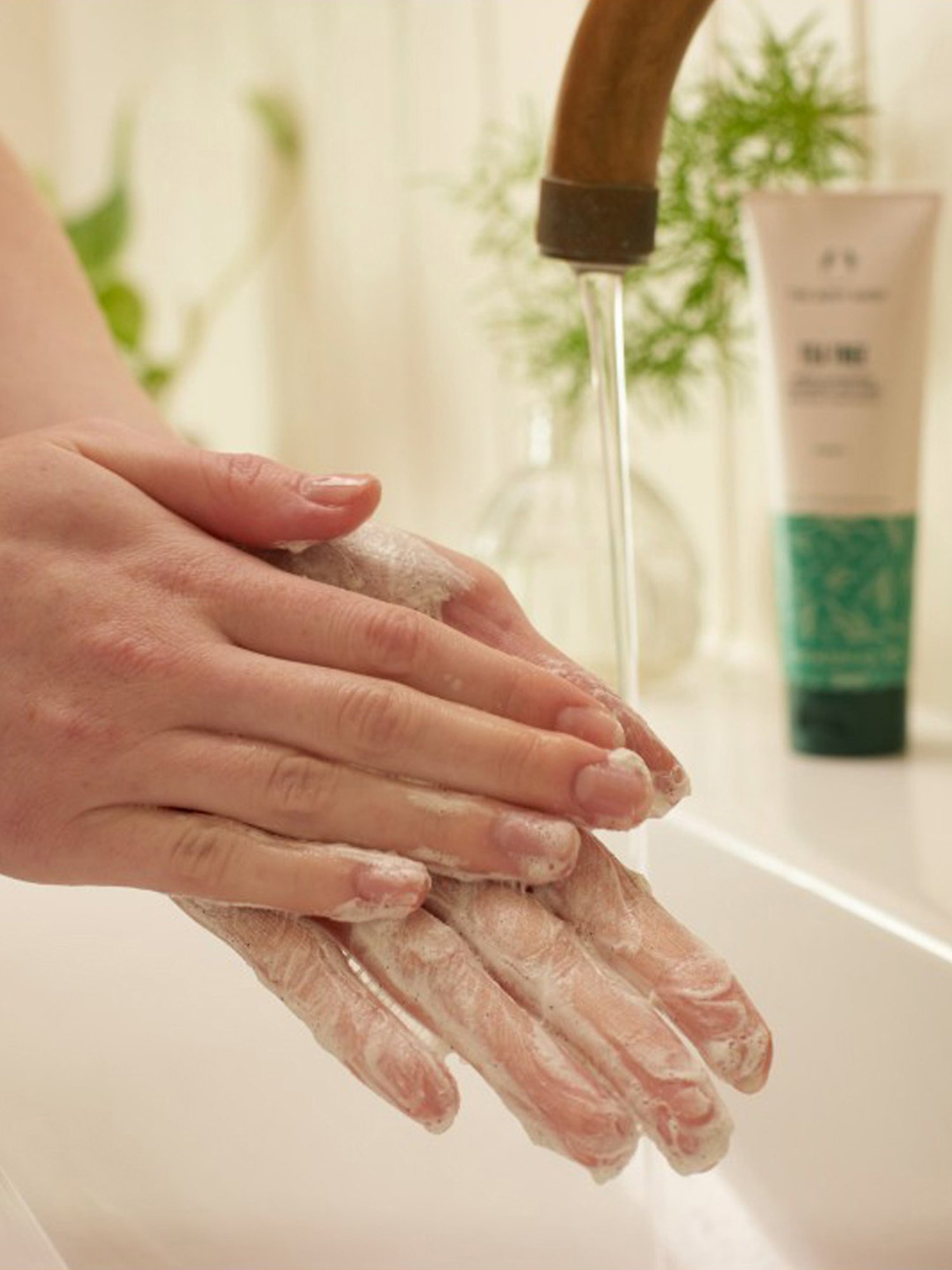 Lotus Herbals Illuminating Radiance Cleansing Foam - 100 gm