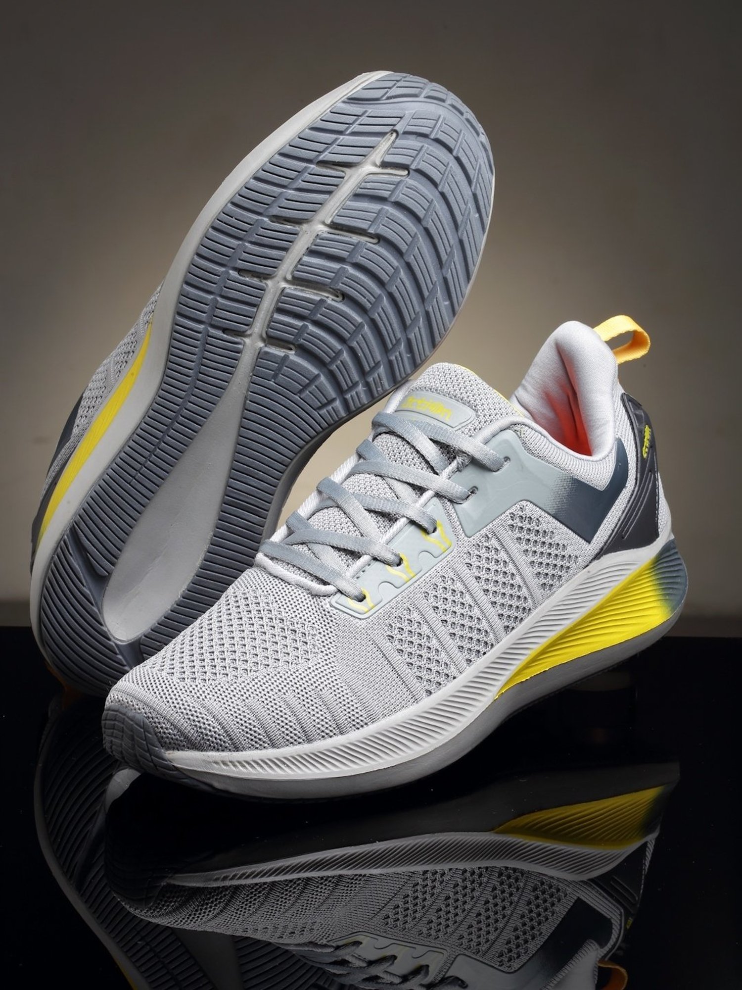 Action Men's Light Grey Running Shoes