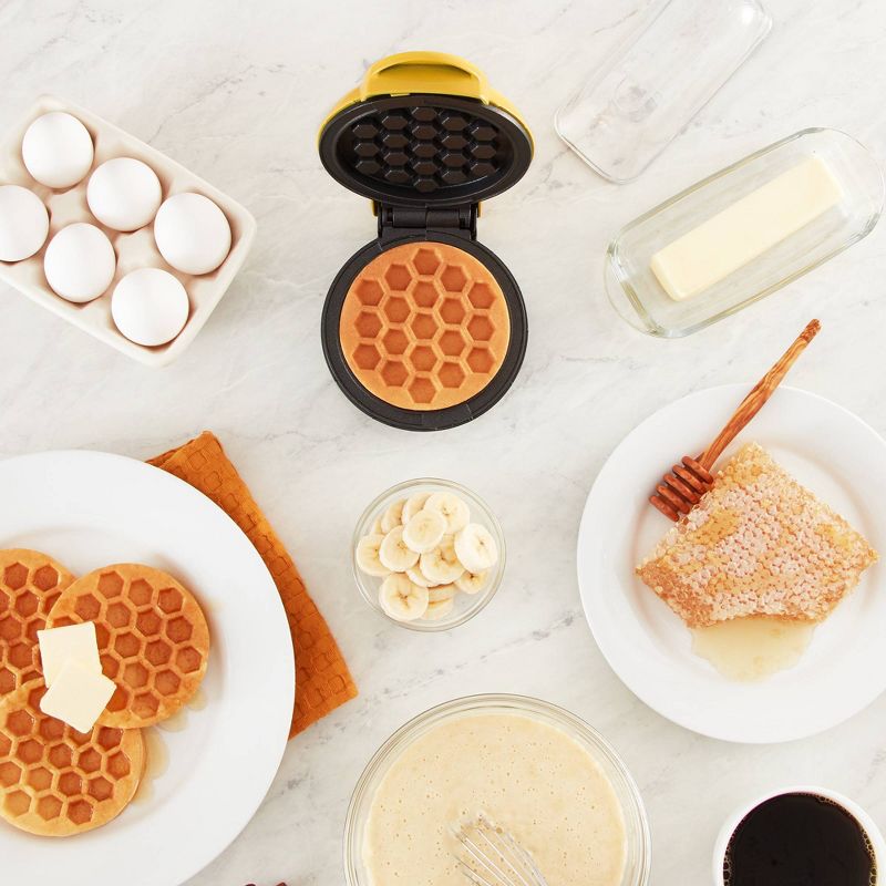 Dash Mini Honeycomb Waffle Maker