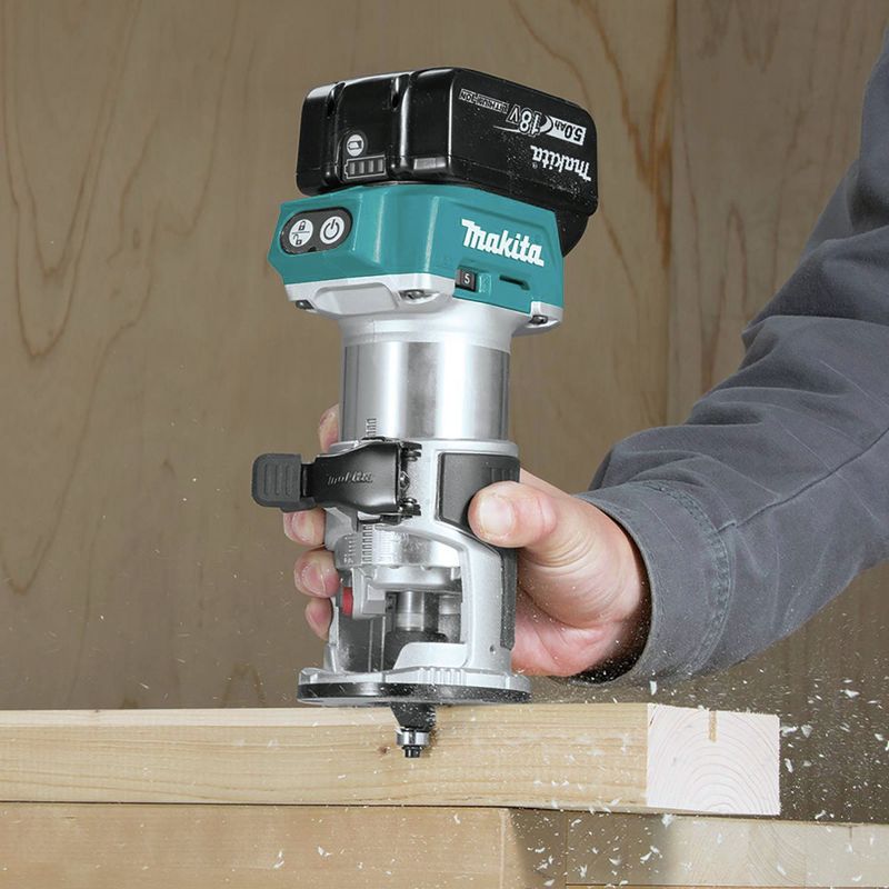 Makita XTR01T8J 18V LXT Lithium-Ion Brushless Cordless Compact Router Starter Kit (5.0Ah)