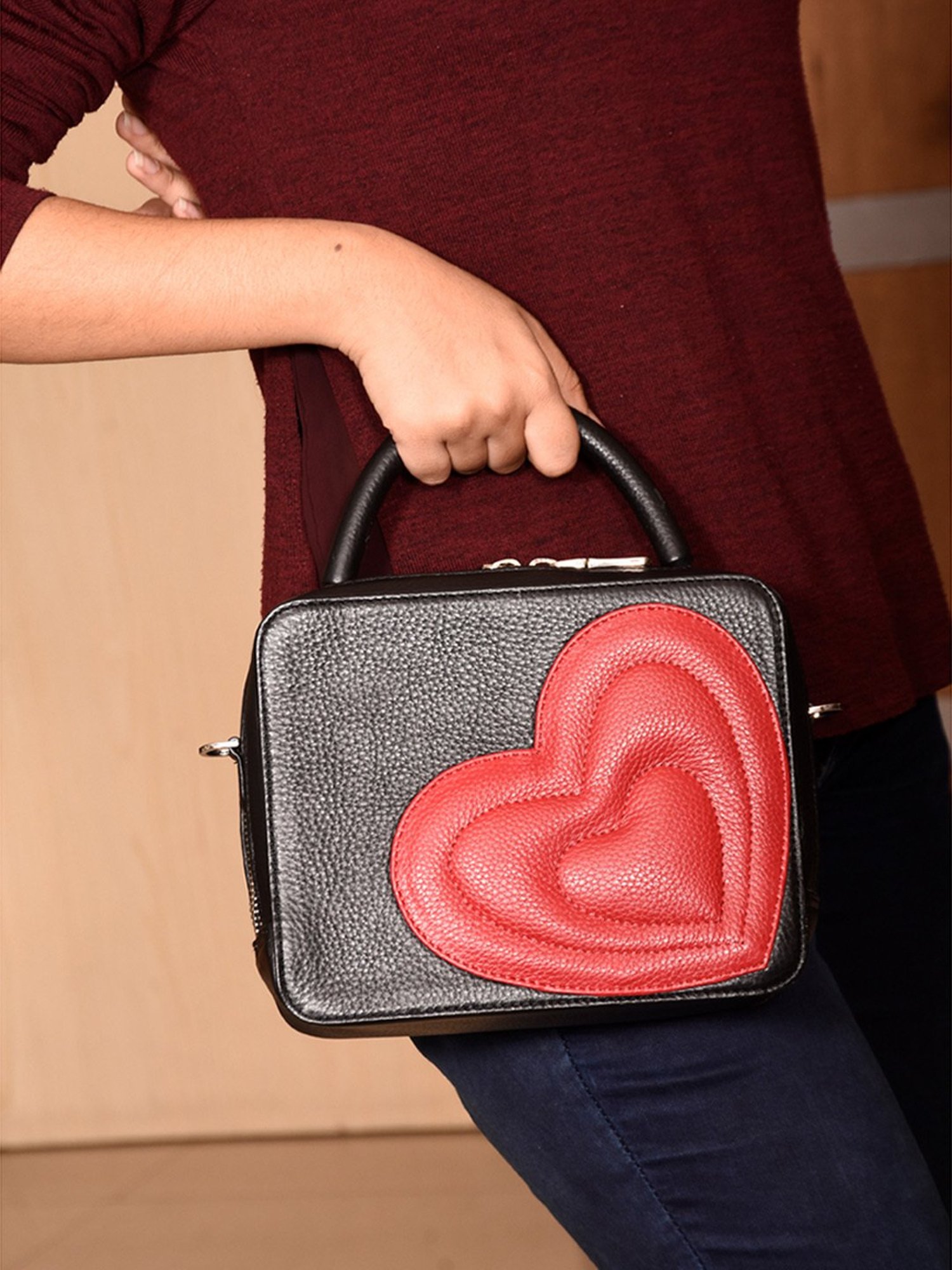 SASSORA Kate Black Leather Medium Handbag