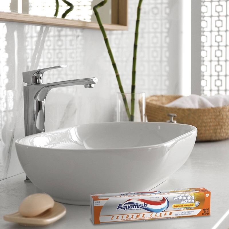 Aquafresh Extreme Clean Whitening Action Toothpaste - 2ct/5.6oz