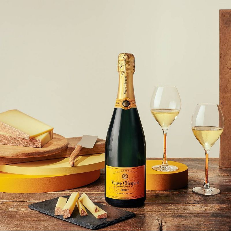 Veuve Clicquot Yellow Label Brut Champagne - 750ml Bottle