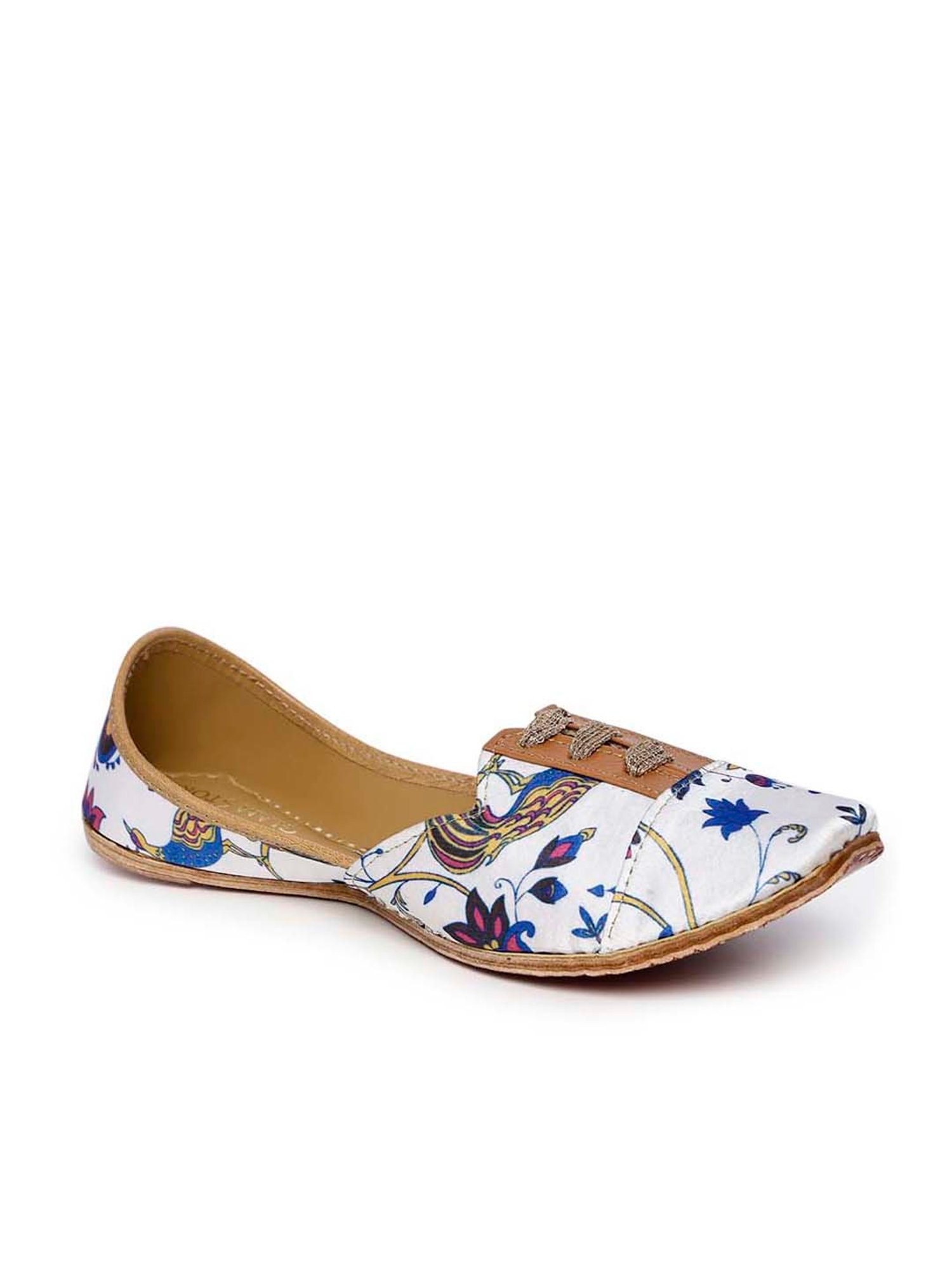 Glam Story Women's White Ethnic Juttis