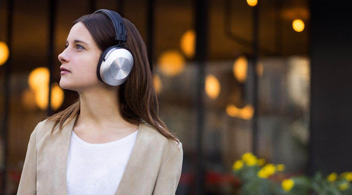 Pioneer Bluetooth 3.0 and Hi-Res Audio Over Ear Wireless/Wired Stereo Headphone with Built-In Mic, 12 Hours Battery, Pair 8 Devices, 40mm Drivers, 1.2m Cable, 9 Hz to 22 kHz, Silver (SE-MS7BT-S)