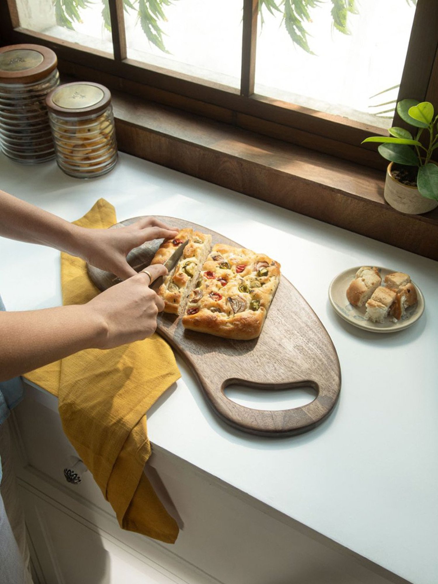 Crayton Natural Beige Mango Wood Chopping Board - Set of 1