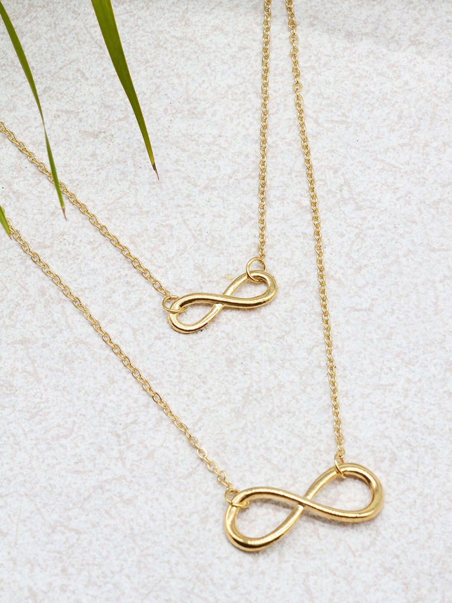 Joker & Witch Minimal Pendant Boston Layred Gold Necklace