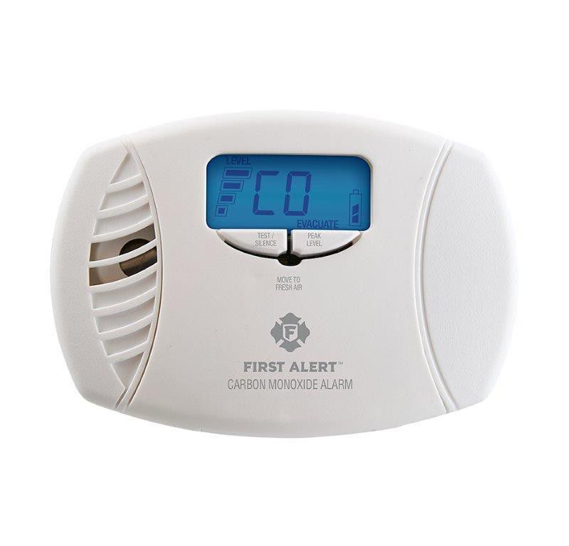 First Alert Plug-In Carbon Monoxide Detector with Digital Display and Battery Backup