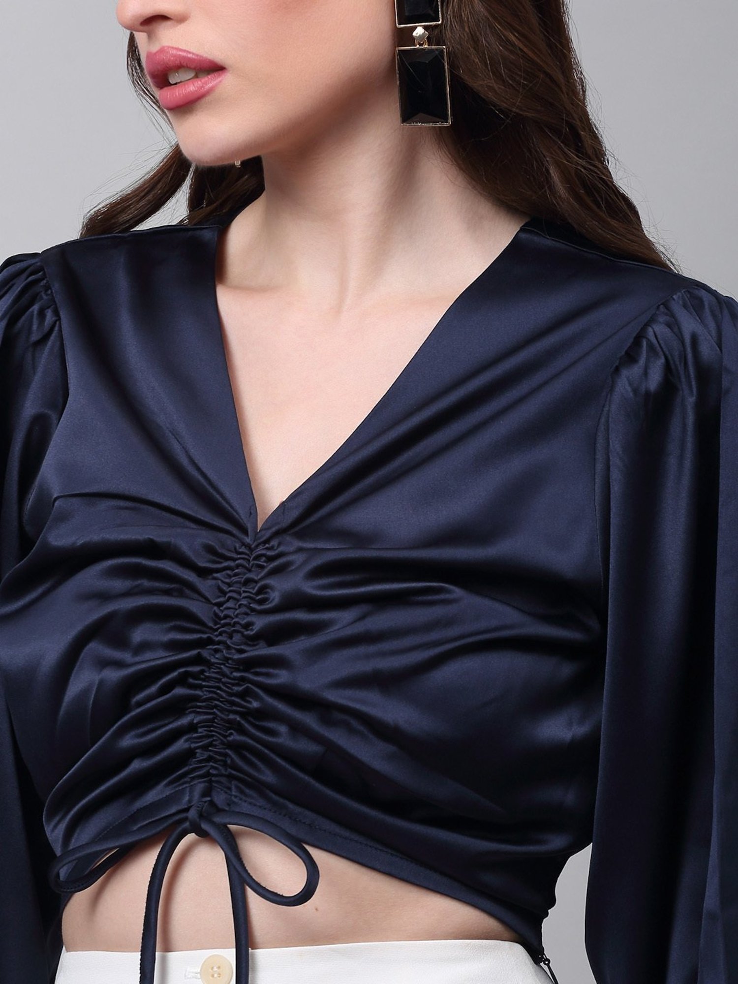 NEUDIS Navy V Neck Crop Top