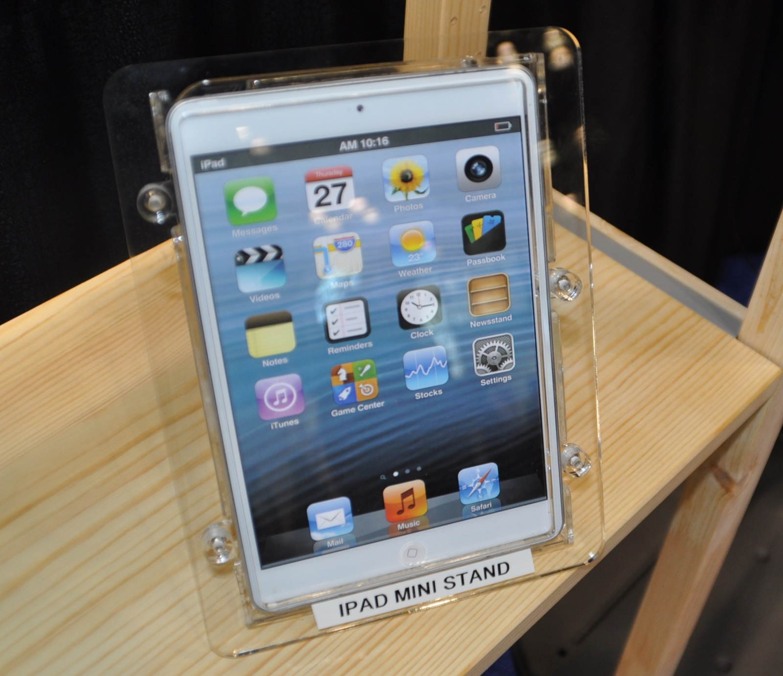 Clear iPad mini 4 desktop kit for PayPal, Amazon, PayAnywhere, ID Tech Shuttle card readers