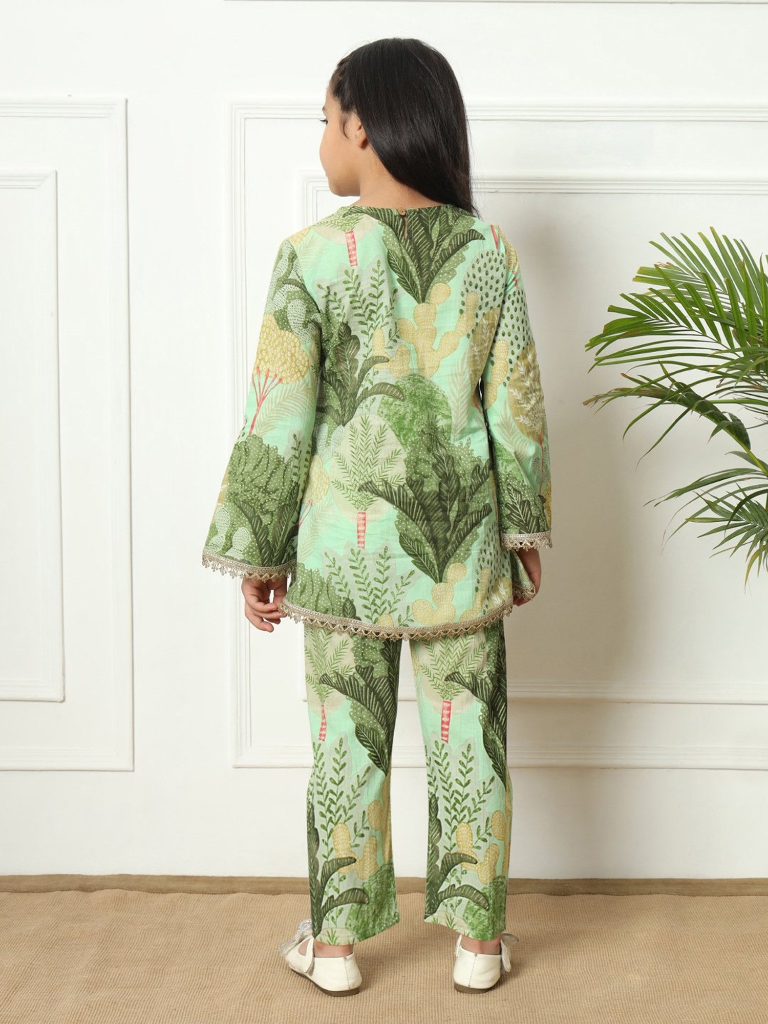 READIPRINT FASHIONS Kids Green Printed Full Sleeves Kurti with Pants