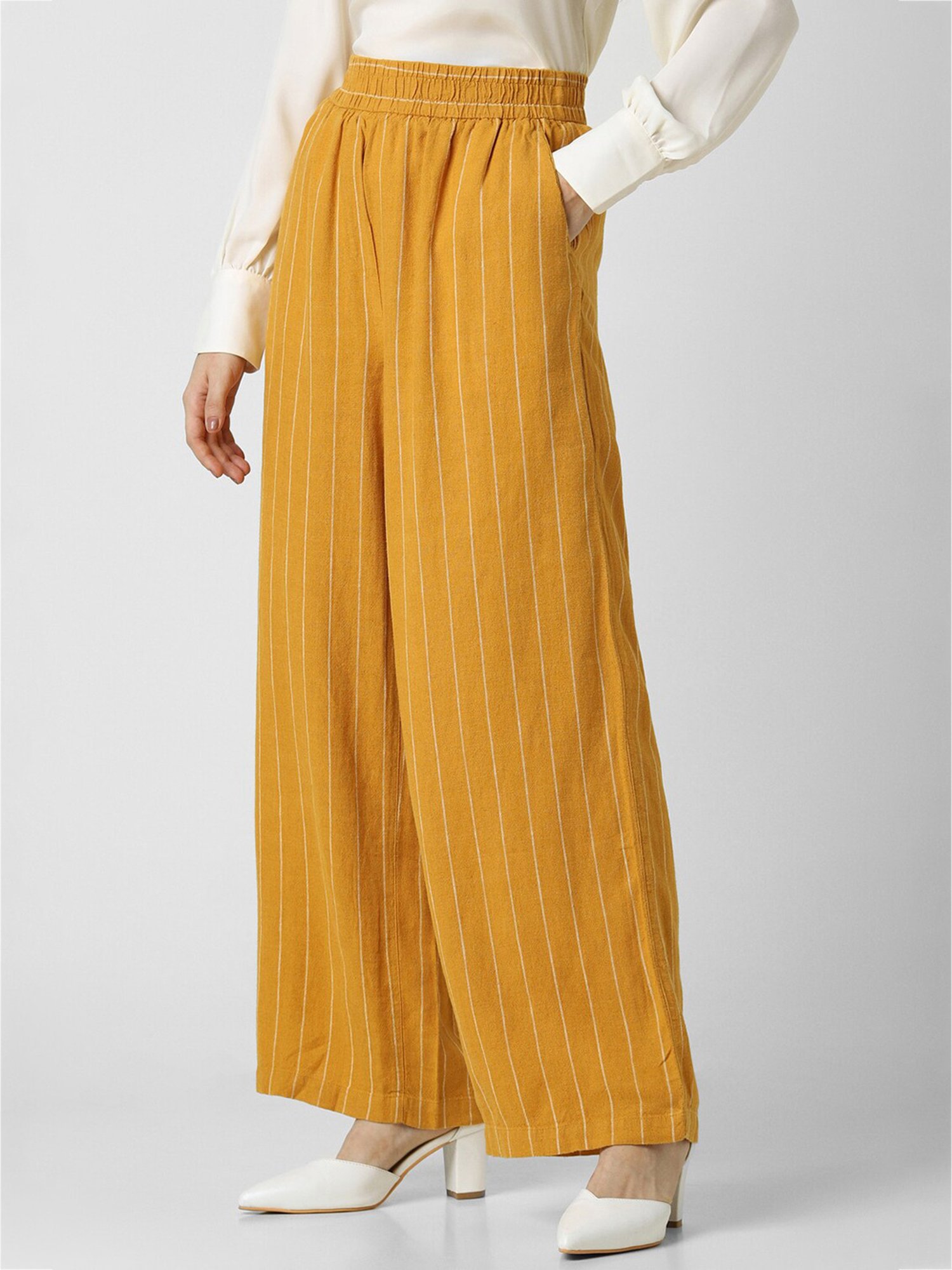 KENDALL + KYLIE Black Mid Rise Pants