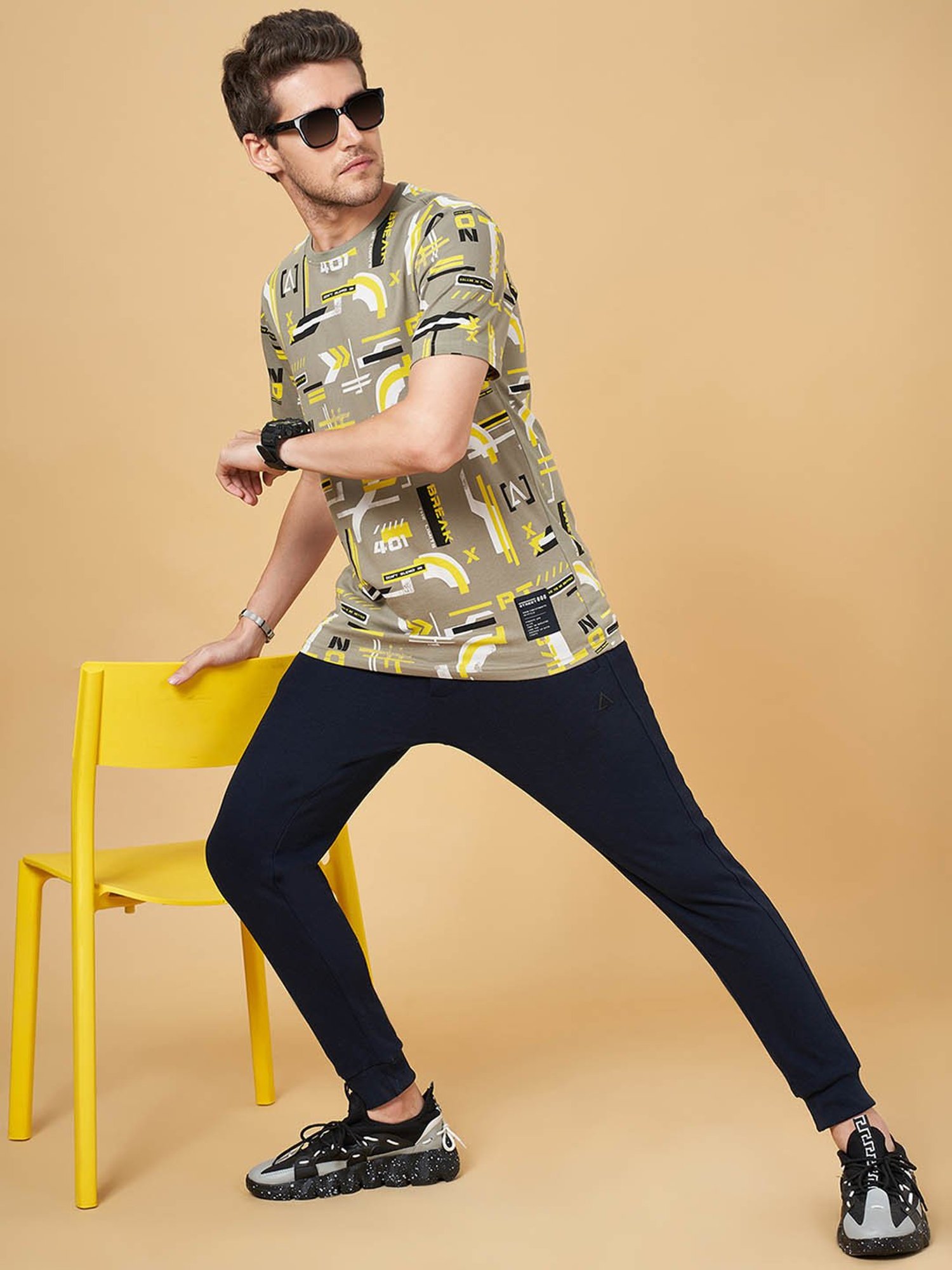 Street 808 by Pantaloons Olive Regular Fit Printed T-Shirt