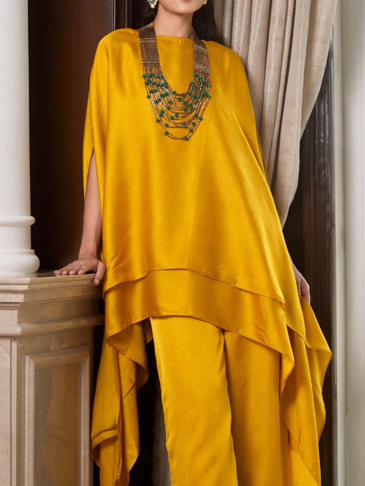 Basanti Kapde aur Koffee Yellow Tunic and Pant Co-Ord Set With Necklace